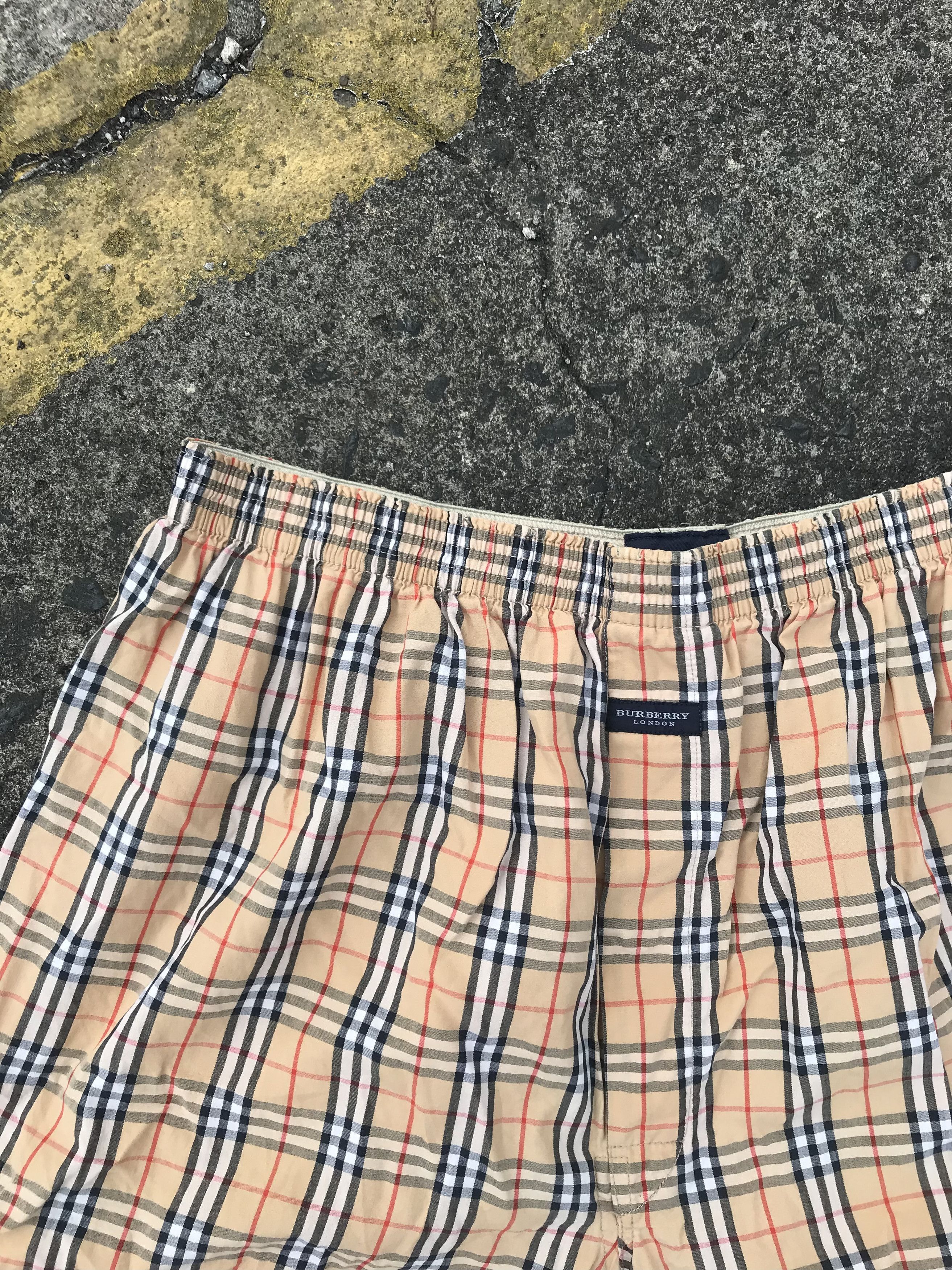 Burberry Burberry nova check boxer/short pants Size US 32 / EU 48 - 2 Thumbnail