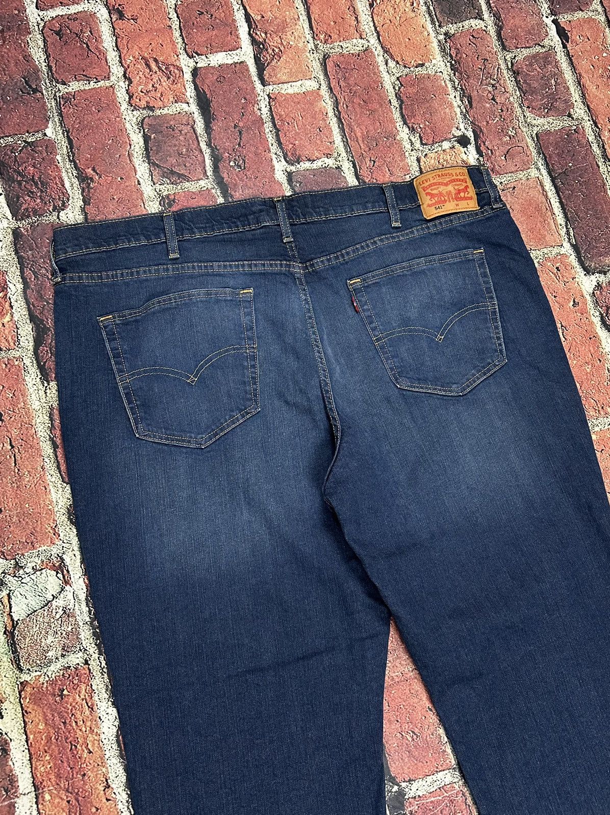 Levi's Levis 541 Jeans 46x30 Straight Leg Denim Dark Wash Stretch Size US 44 / EU 60 - 4 Thumbnail