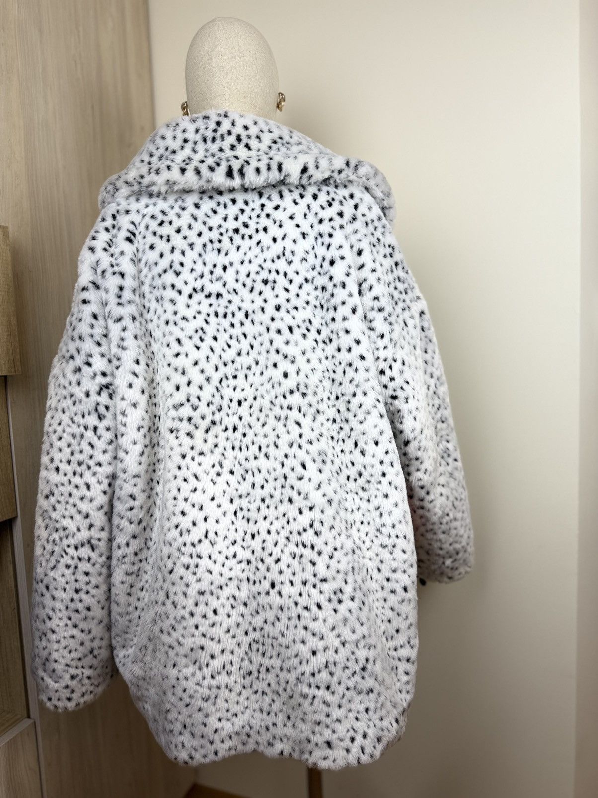 Other Skinnydip London Faux Fur YK2 Coat with Heart Pockets Size ONE SIZE - 5 Thumbnail