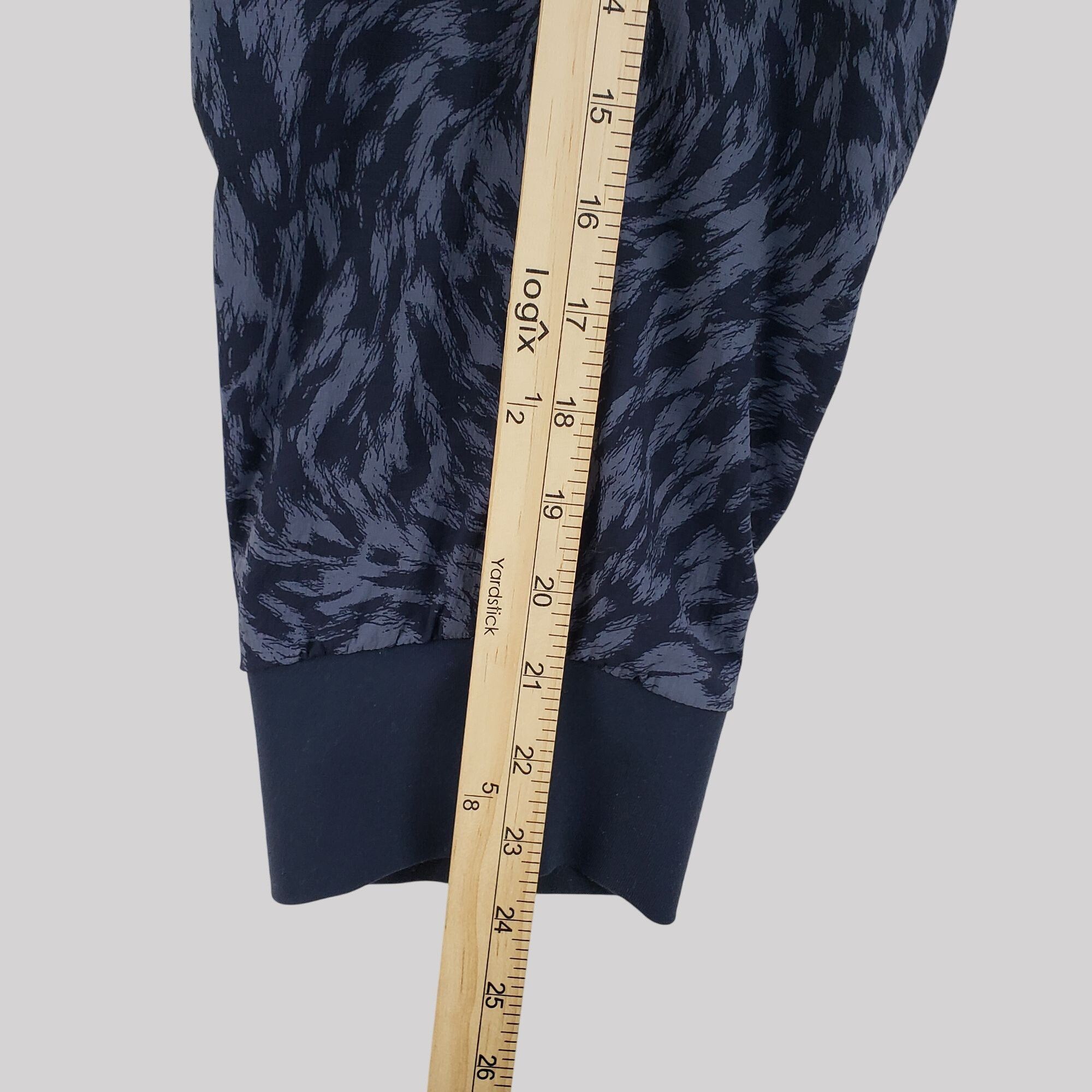 Athleta Athleta Trekkie North Printed Crop 23" Joggers Size 6 Size 28" / US 6 / IT 42 - 10 Thumbnail