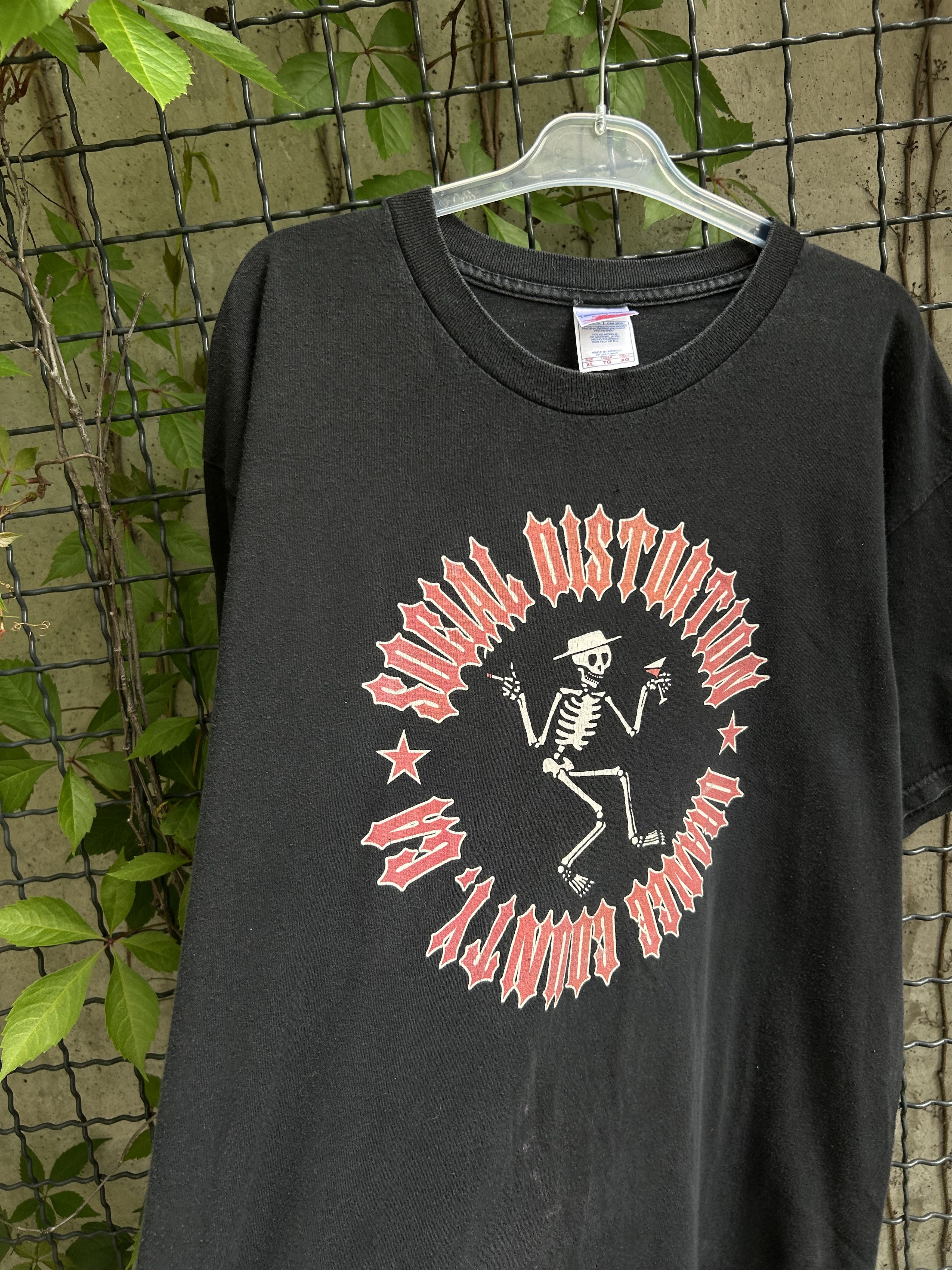Band Tees Vintage 2000s Social Distortion Orange County Band T-Shirt Size US XL / EU 56 / 4 - 3 Thumbnail