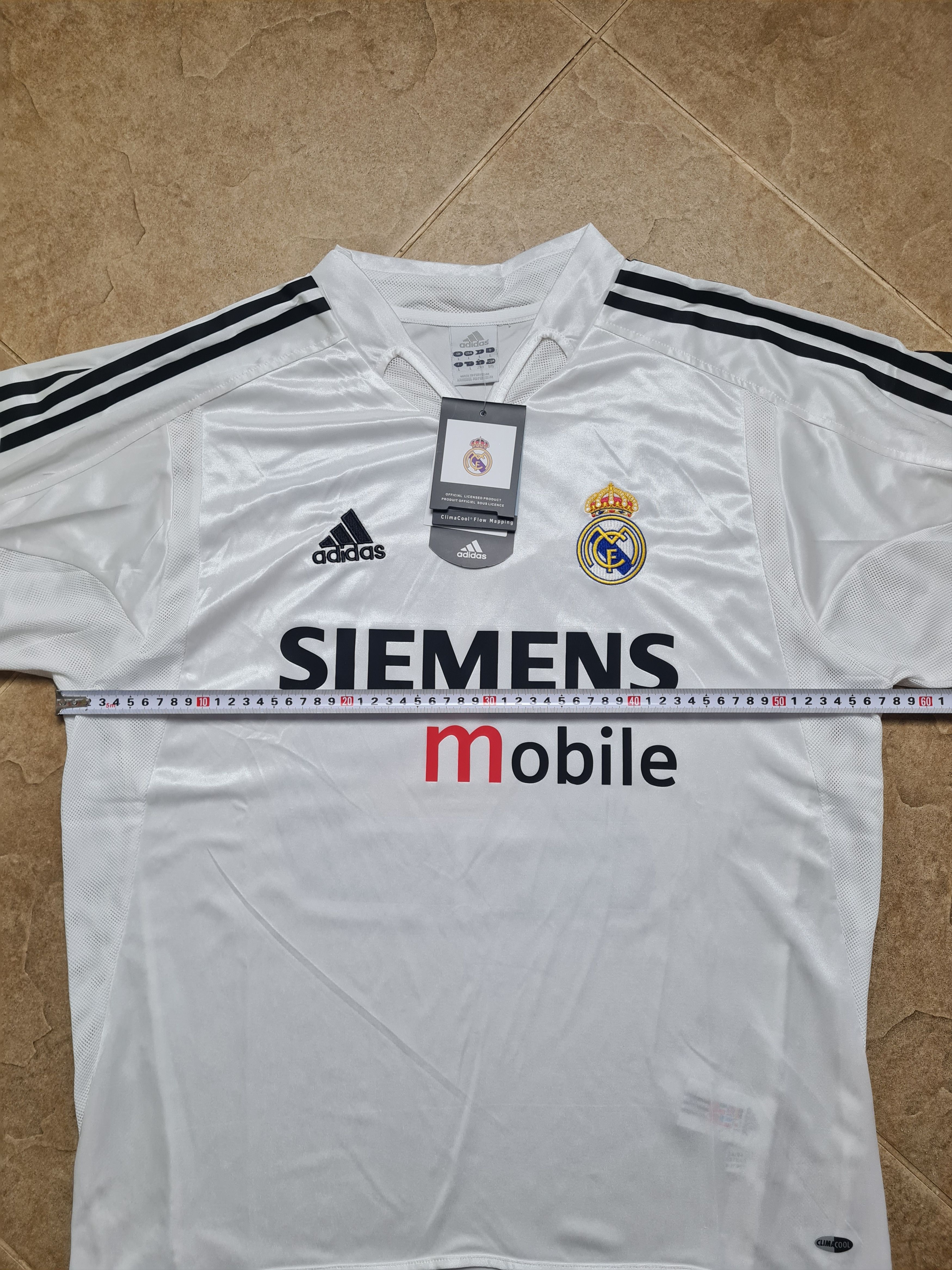Adidas Real Madrid 2004/2005 David Beckham Football Adidas AJF001 Size US L / EU 52-54 / 3 - 6 Thumbnail