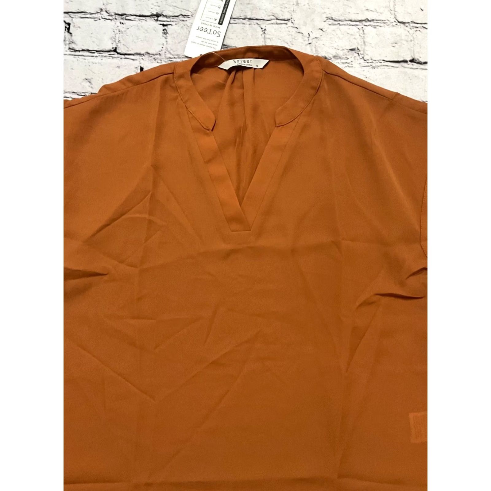 Vintage Soteer Womens Blouse S Solid Orange Short Sleeve V-Neck Pullover Regular Size S NWT Size S / US 4 / IT 40 - 2 Thumbnail
