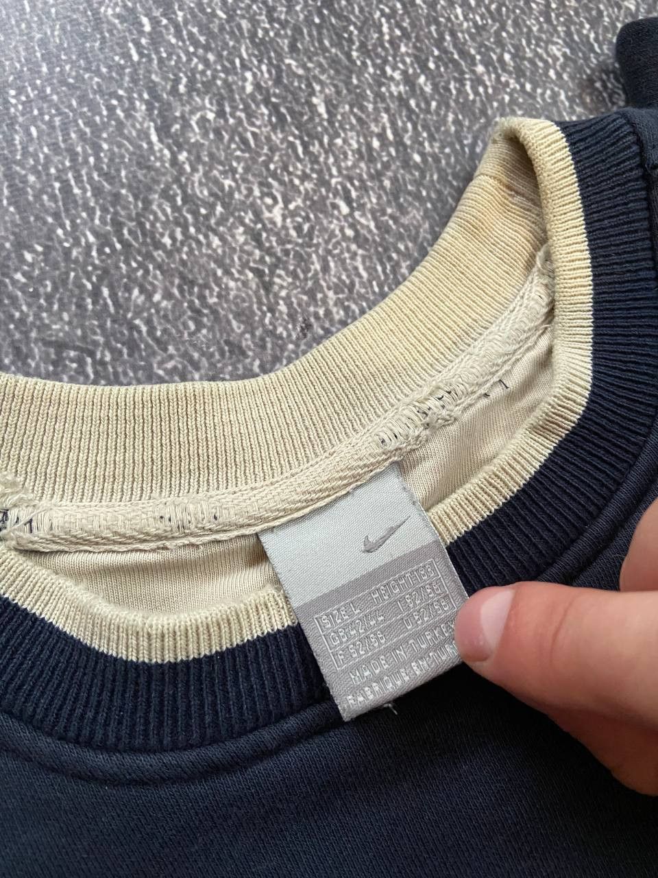 Nike Vintage Nike Y2K distressed sweatshirt Size US L / EU 52-54 / 3 - 6 Thumbnail