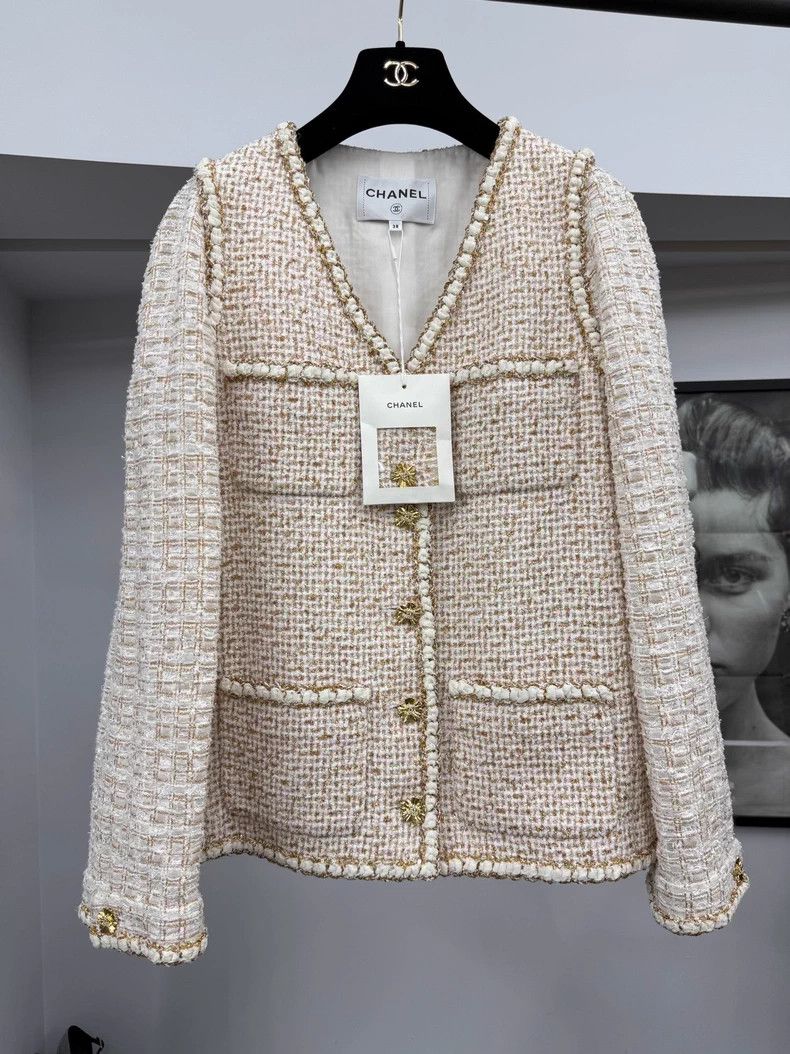 Chanel Chanel 26C gold stitched tweed four-pocket jacket Size XS / US 0-2 / IT 36-38 - 1 Thumbnail
