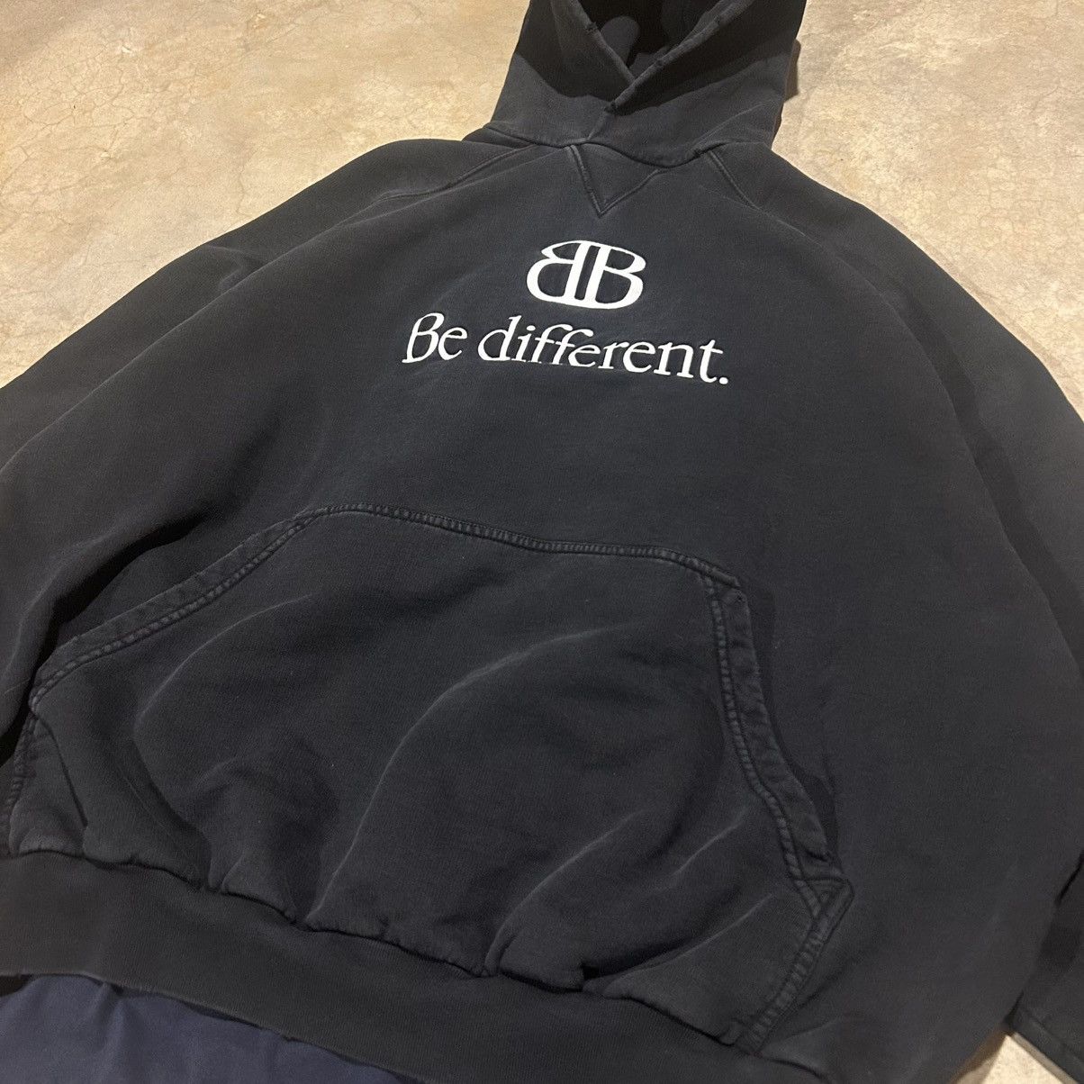 Balenciaga × Designer RARE Balenciaga “Be Different” Layered Oversized Hoodie Size US S / EU 44-46 / 1 - 3 Thumbnail