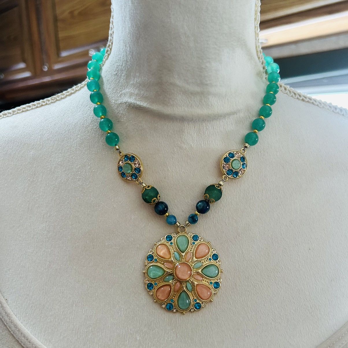 Handmade Handcrafted repurposed green chalcedony medallion necklace Size ONE SIZE - 2 Thumbnail