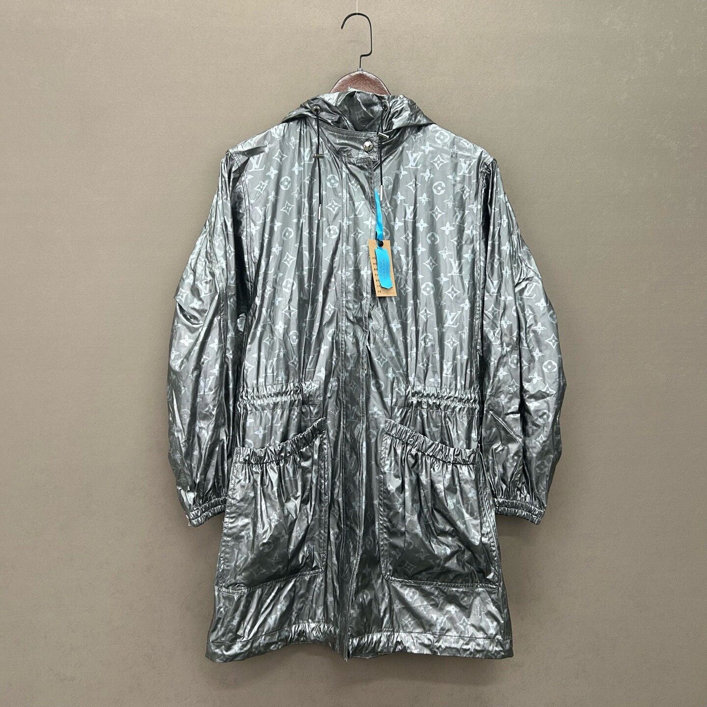 Louis Vuitton Louis Vuitton Runway Silver Coated Monogram Trench Size US M / EU 48-50 / 2 - 1 Thumbnail