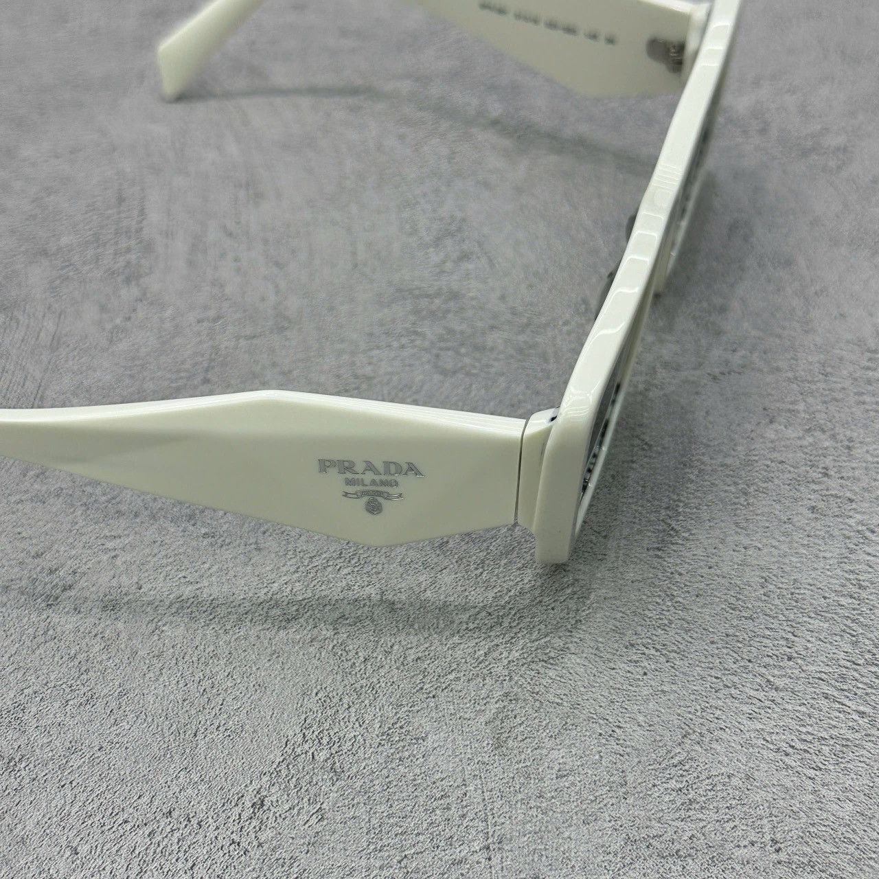 Prada PRADA 0PR 08YS 02V5S0 SUNGLASSES Size ONE SIZE - 7 Thumbnail