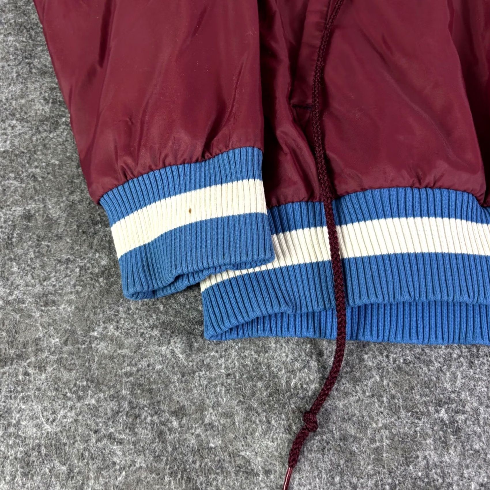 Champion VINTAGE Champion Jacket Windbreaker Mens Small Maroon Zip Hooded Size US S / EU 44-46 / 1 - 6 Thumbnail