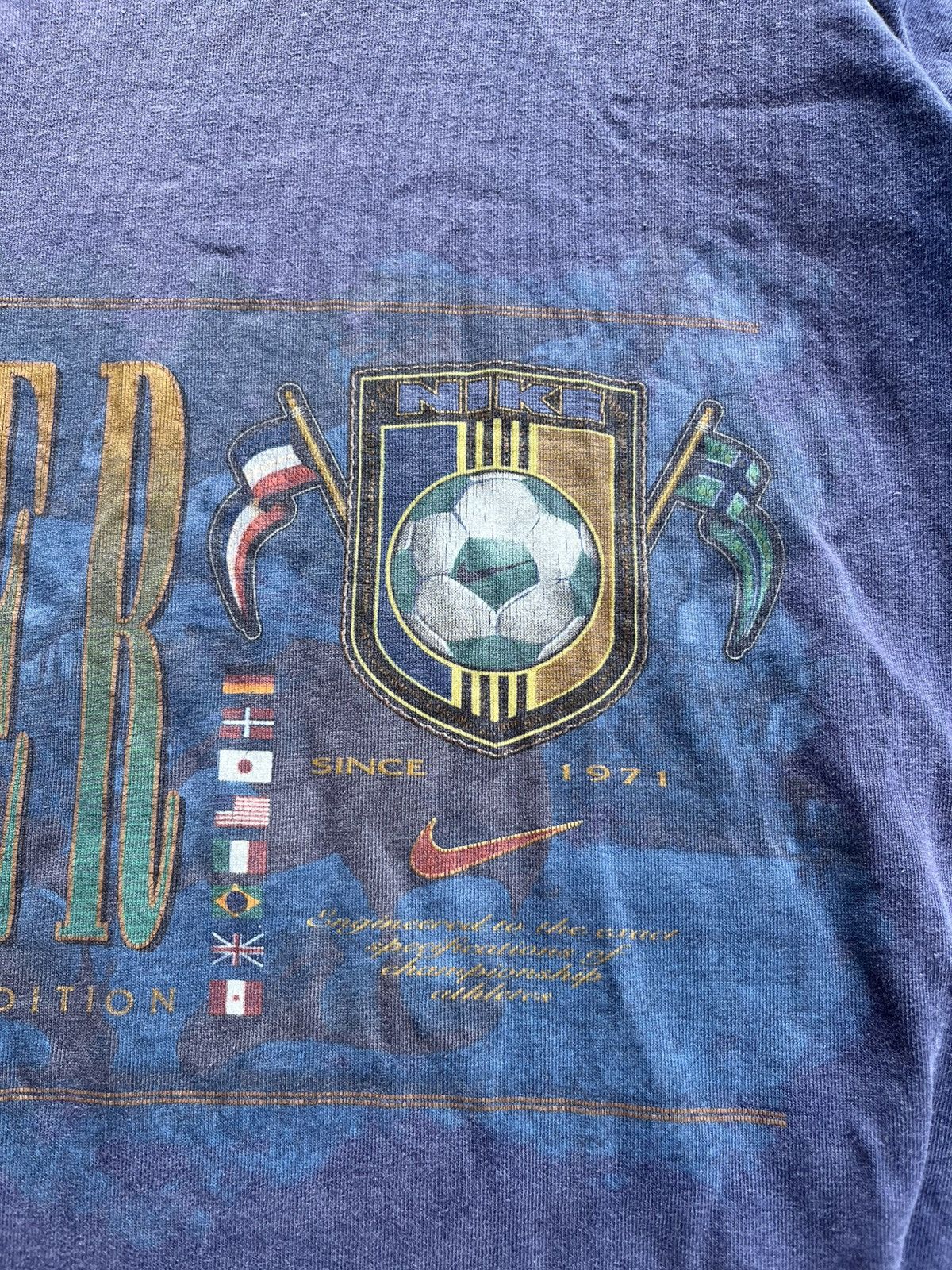 Nike RARE Vintage Nike All Flag World Soccer 90s Tee Size US L / EU 52-54 / 3 - 3 Thumbnail