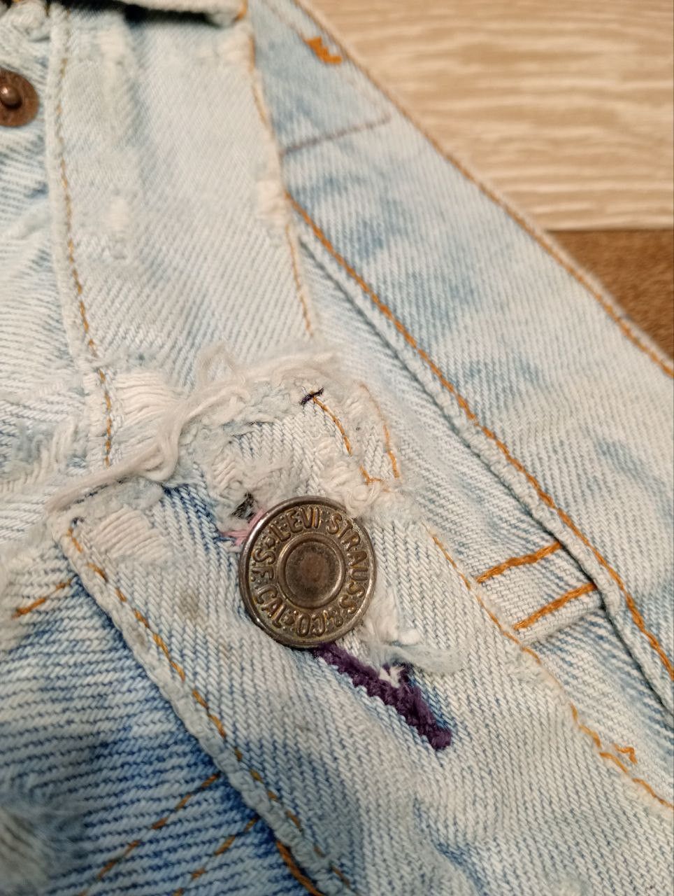Levi's Vintage Clothing LEVI'S VINTAGE LIGHT BLUE DISTRESSED JEANS Size US 31 - 7 Thumbnail