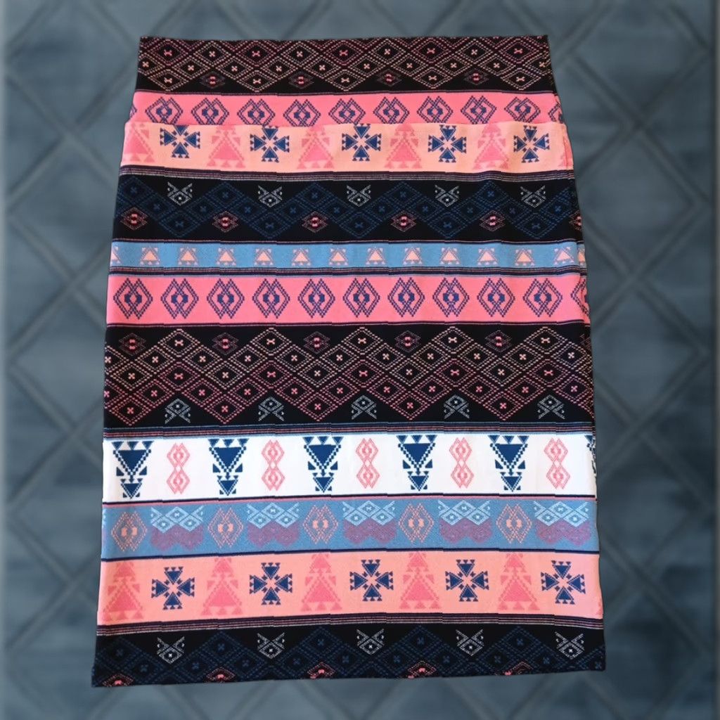 Vintage LuLaRoe Skirt Knee Length L Pink Geometric Stretch Pencil Casual Women Regular Size 36" / US 14 / IT 50 - 1 Thumbnail