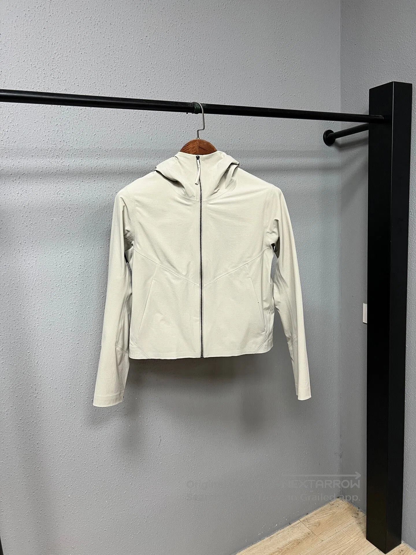 Arc'teryx arcteryx long sleeve shell jacket in beige. Size US S / EU 44-46 / 1 - 1 Thumbnail