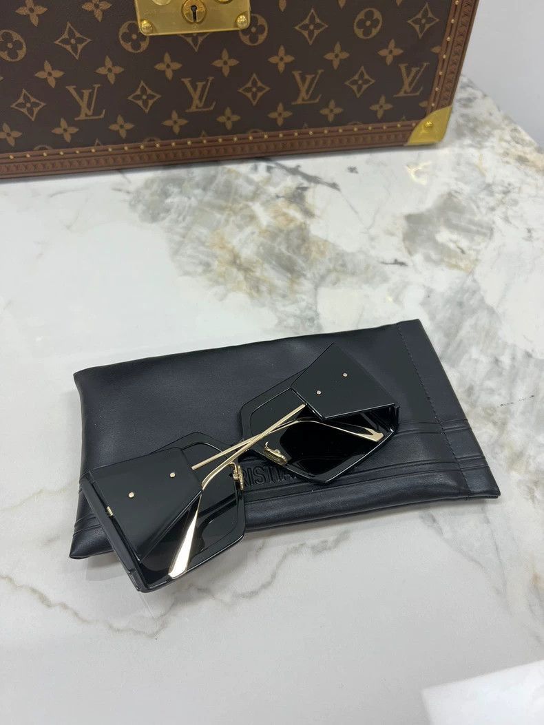 Dior Dior Sunglasses with Case, Cool Design-2506 Size ONE SIZE - 2 Thumbnail
