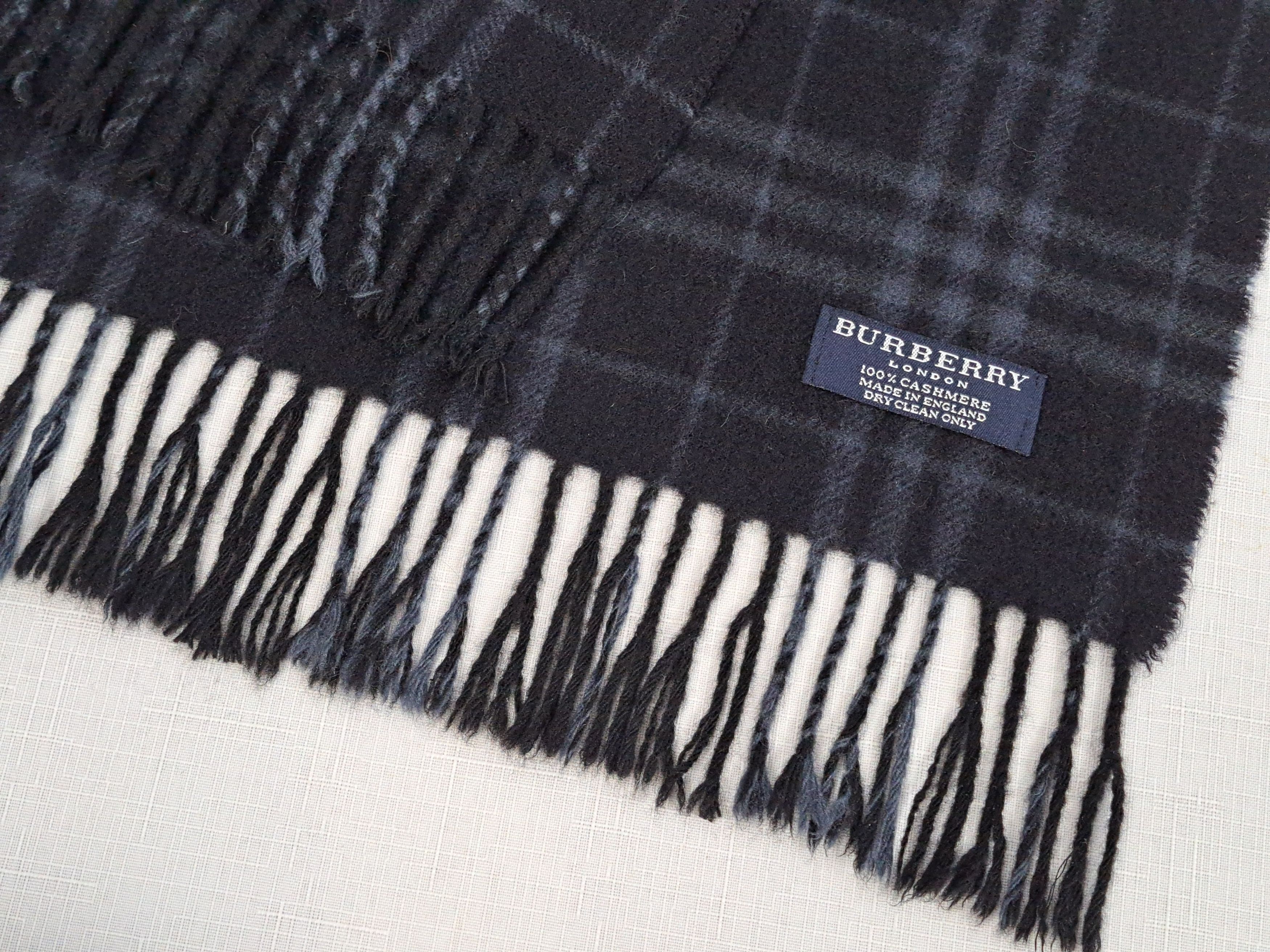 Burberry Vintage BURBERRY cashmere scarf. Made in England. Size ONE SIZE - 6 Thumbnail