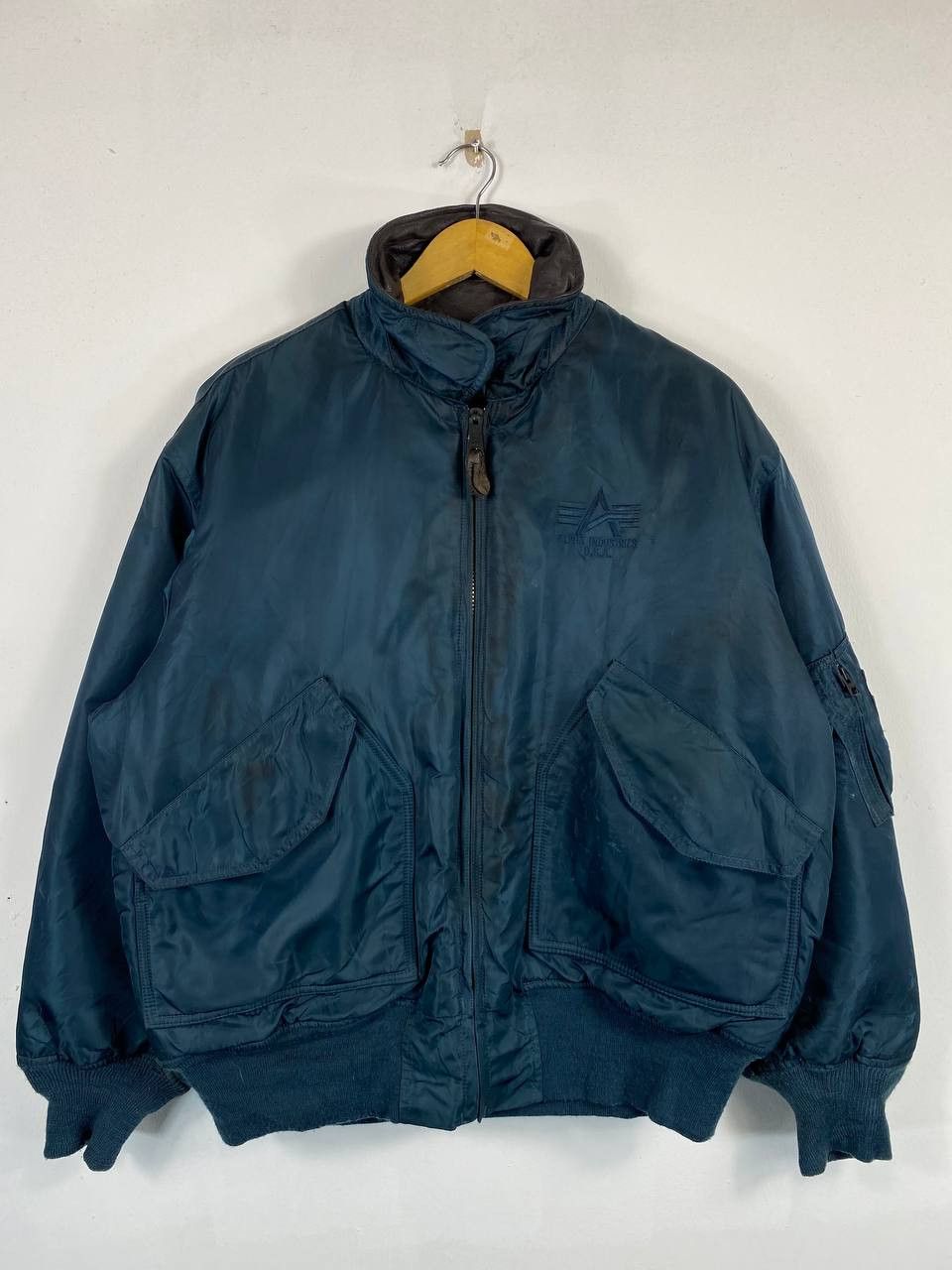 Alpha Industries alpha industries bomber jacket slightly distressed Size US L / EU 52-54 / 3 - 1 Thumbnail