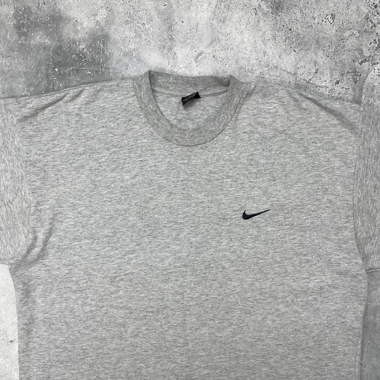 Vintage Vintage 2000s Nike Basic T Shirt Gray Size XL Size US XL / EU 56 / 4 - 2 Thumbnail