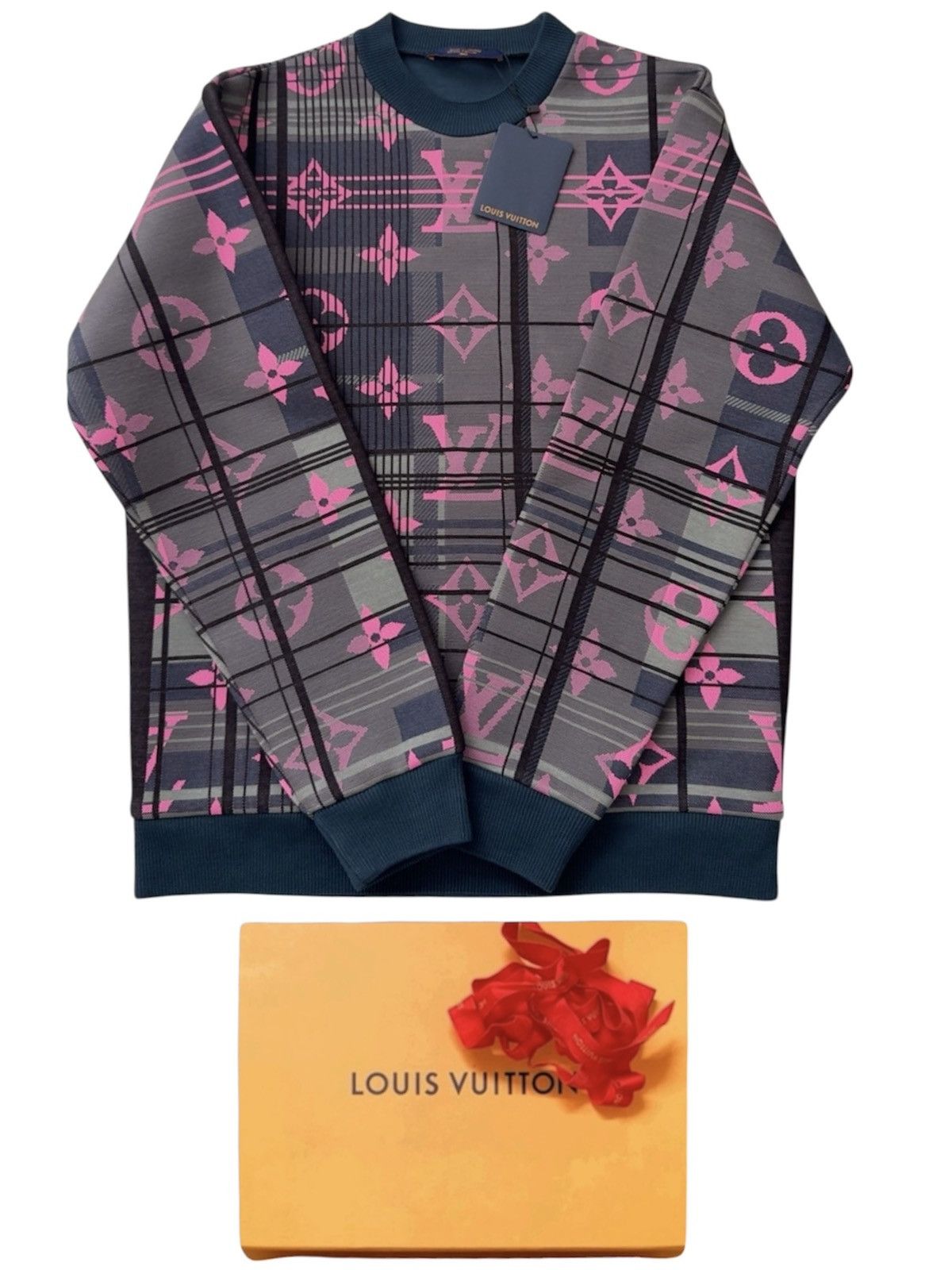 Louis Vuitton Louis Vuitton XL Pullover Monogram Sweatshirt crewneck Size US XL / EU 56 / 4 - 1 Thumbnail