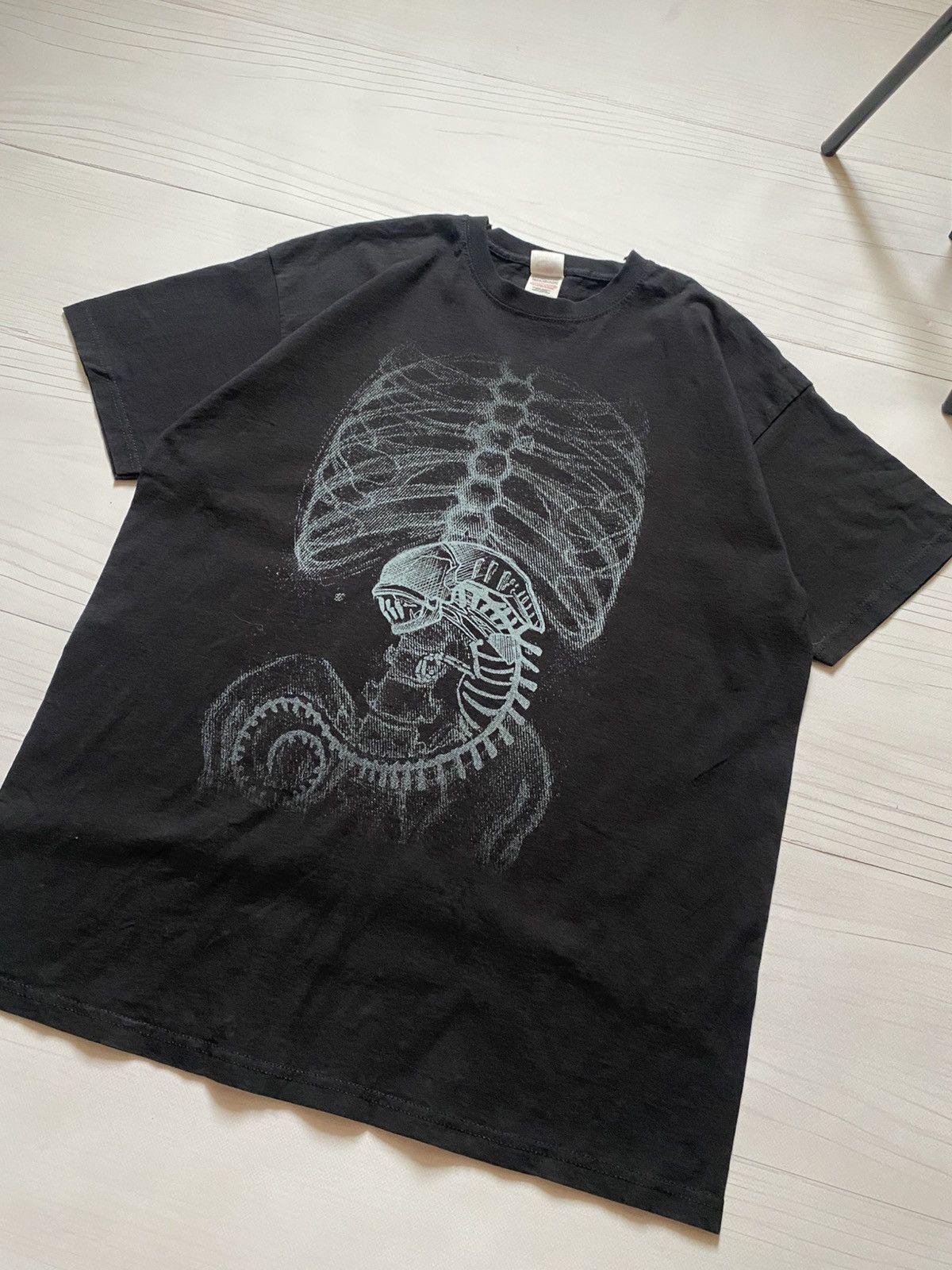 Fruit Of The Loom Vintage Xenomorph Alien X Ray horror movie y2k t shirt Size US XL / EU 56 / 4 - 4 Thumbnail