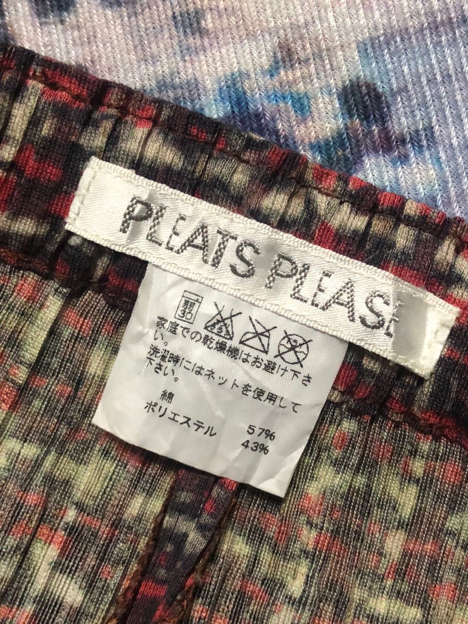 Pleats Please Issey Miyake Pleats Please Issey Miyake Digital Design Multicolor Short Size 34" / US 12 / IT 48 - 13 Thumbnail