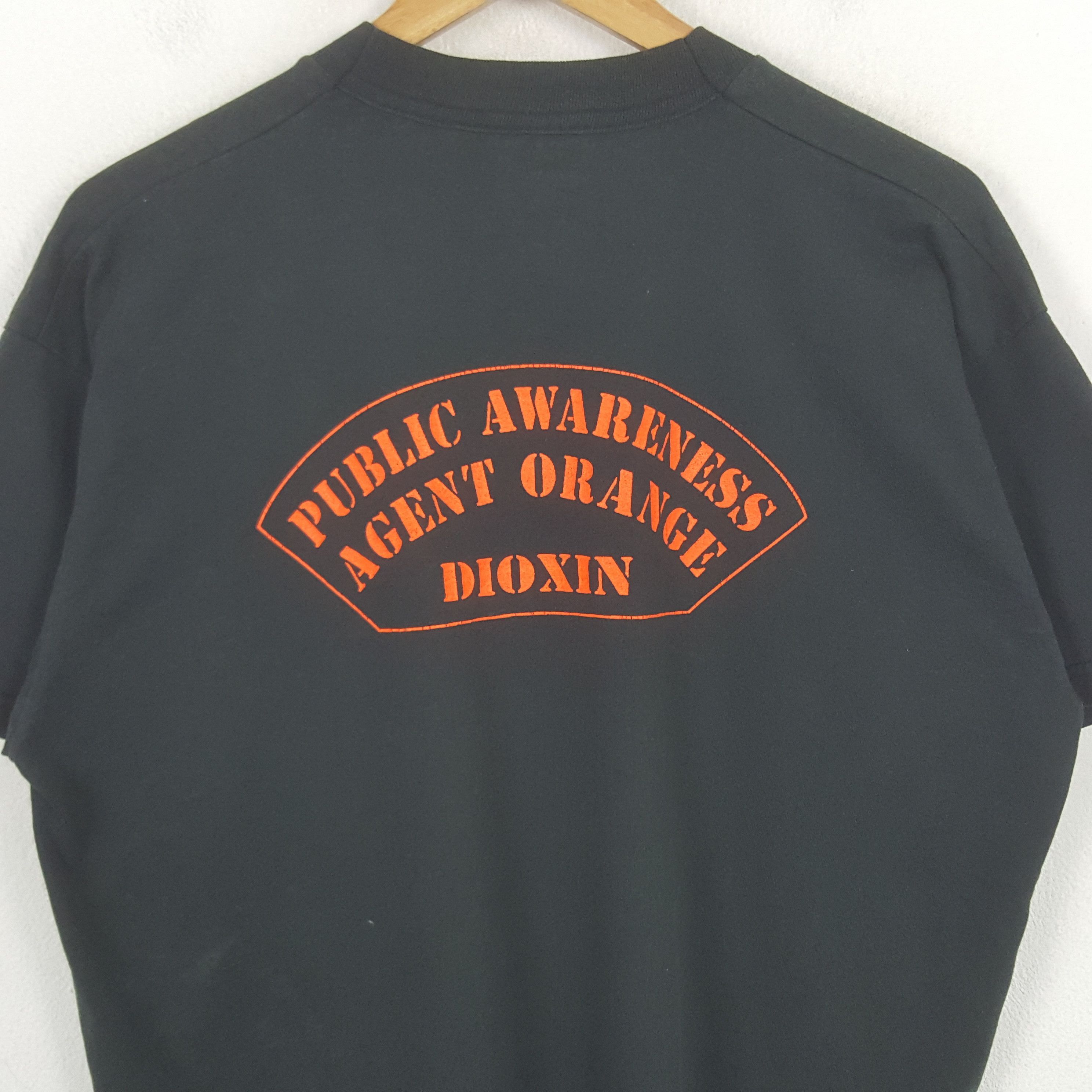 Vintage Vintage Agent Orange Dioxin Skull Vietnam Tshirt RR14 Size US L / EU 52-54 / 3 - 4 Thumbnail
