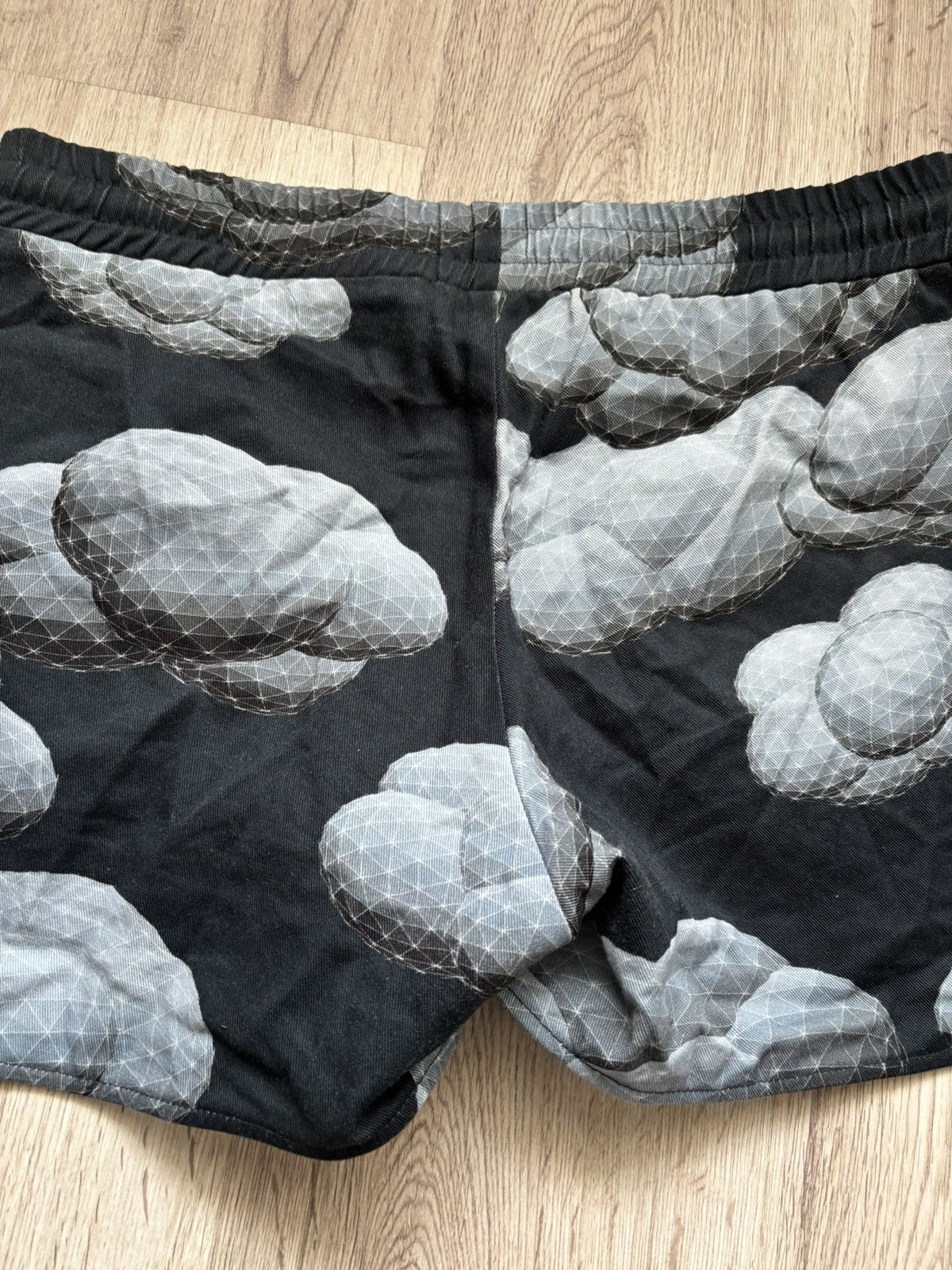 Julian Zigerli Julian Zigerli Geometric Cloud Print Running Shorts – Size S Size US 30 / EU 46 - 16 Thumbnail