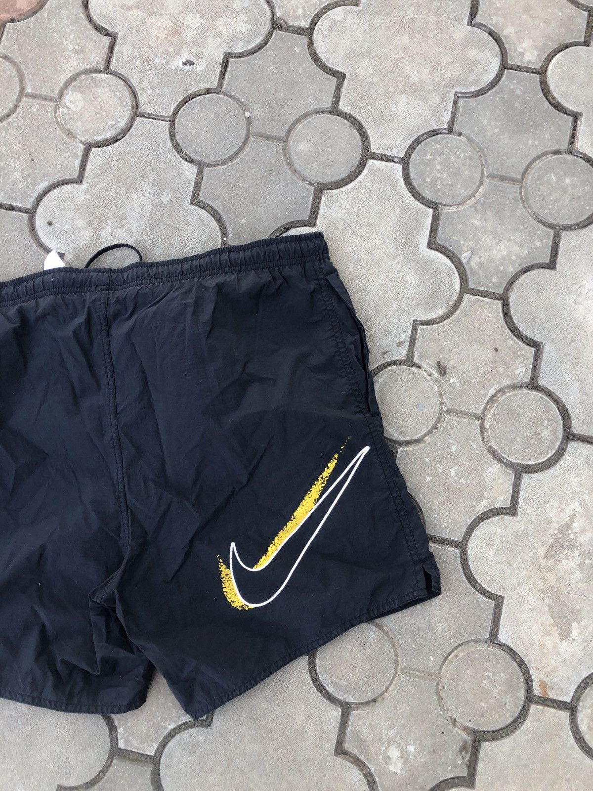 Vintage Vintage Nylon Nike Big Swoosh Y2K Short Size US 32 / EU 48 - 3 Thumbnail