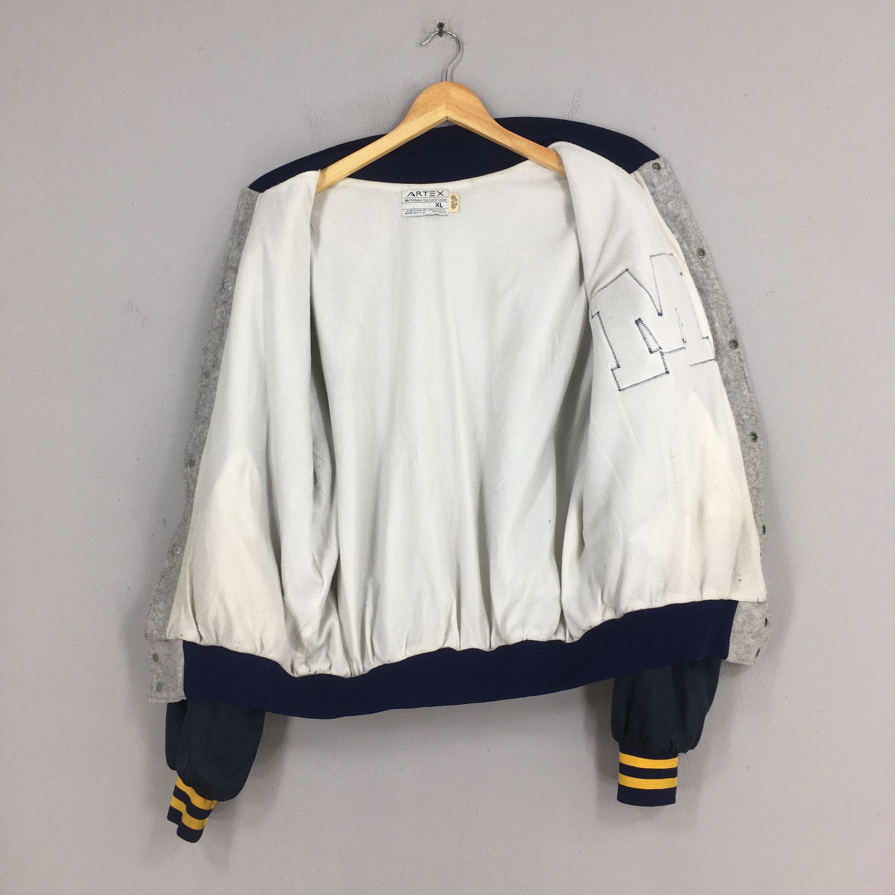 NCAA Vintage Michigan Wolverines Windbreaker Jacket XL Size US XL / EU 56 / 4 - 5 Thumbnail