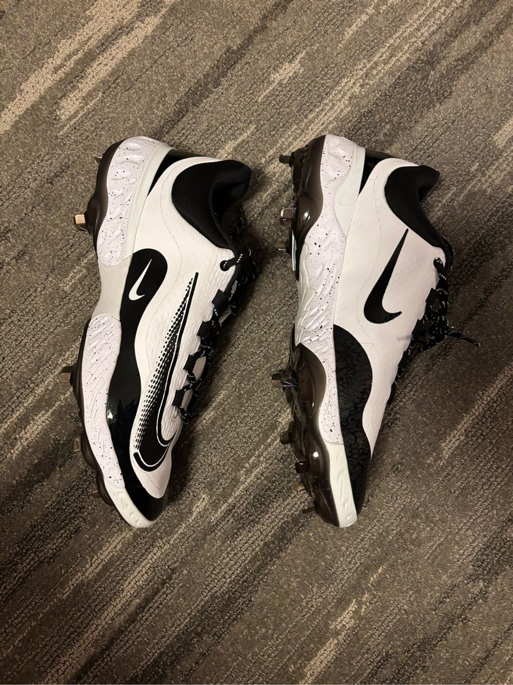 Nike Nike White and Black Baseball Spikes Size US 13 / EU 46 - 2 Thumbnail