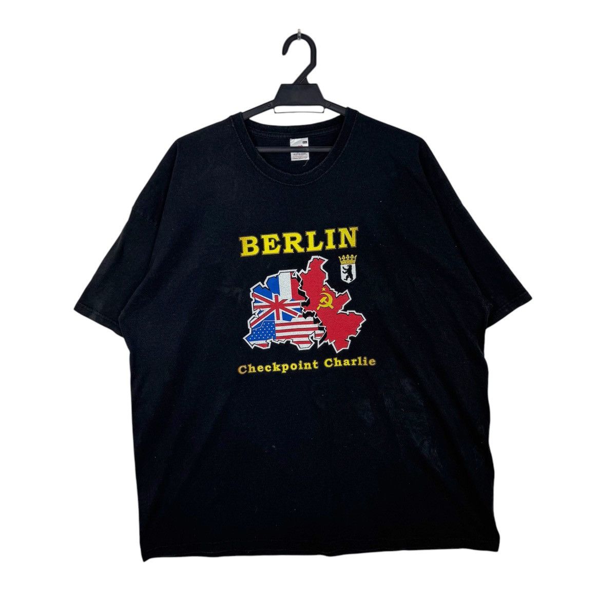 Vintage Vintage Berlin Checkpoint Charlie Tshirt Size US XXL / EU 58 / 5 - 1 Thumbnail