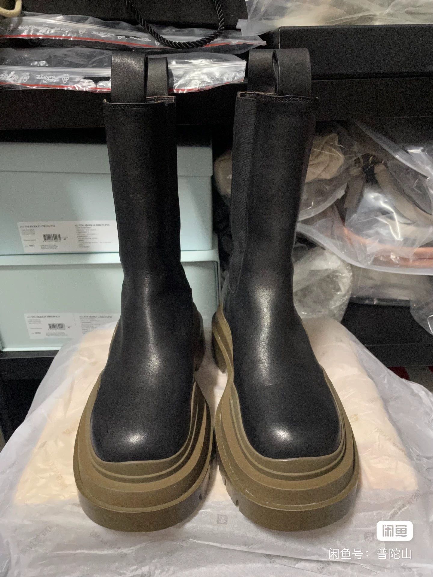 Bottega Veneta Bottega Veneta BV Tire Chocolate sole Chelsea boots 36 Size US 5.5 / IT 35.5 - 1 Thumbnail