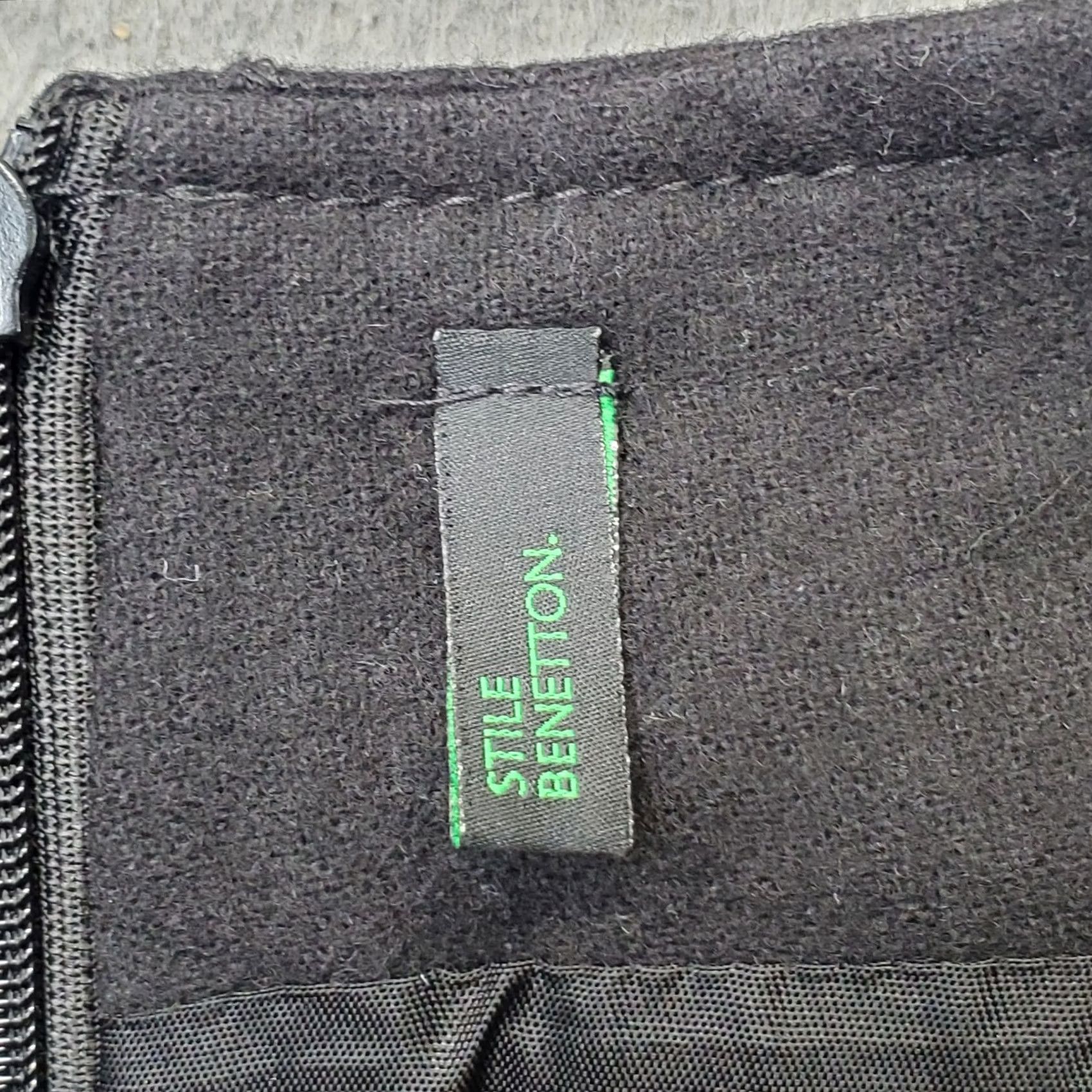 Benetton Stile Benetton Womens Skirt 38 Black Belted Waist Button Front Back Zip A-Line Short Size: Womens 38 Black Zipper Button back zip Size 26" / US 2 / IT 38 - 5 Thumbnail