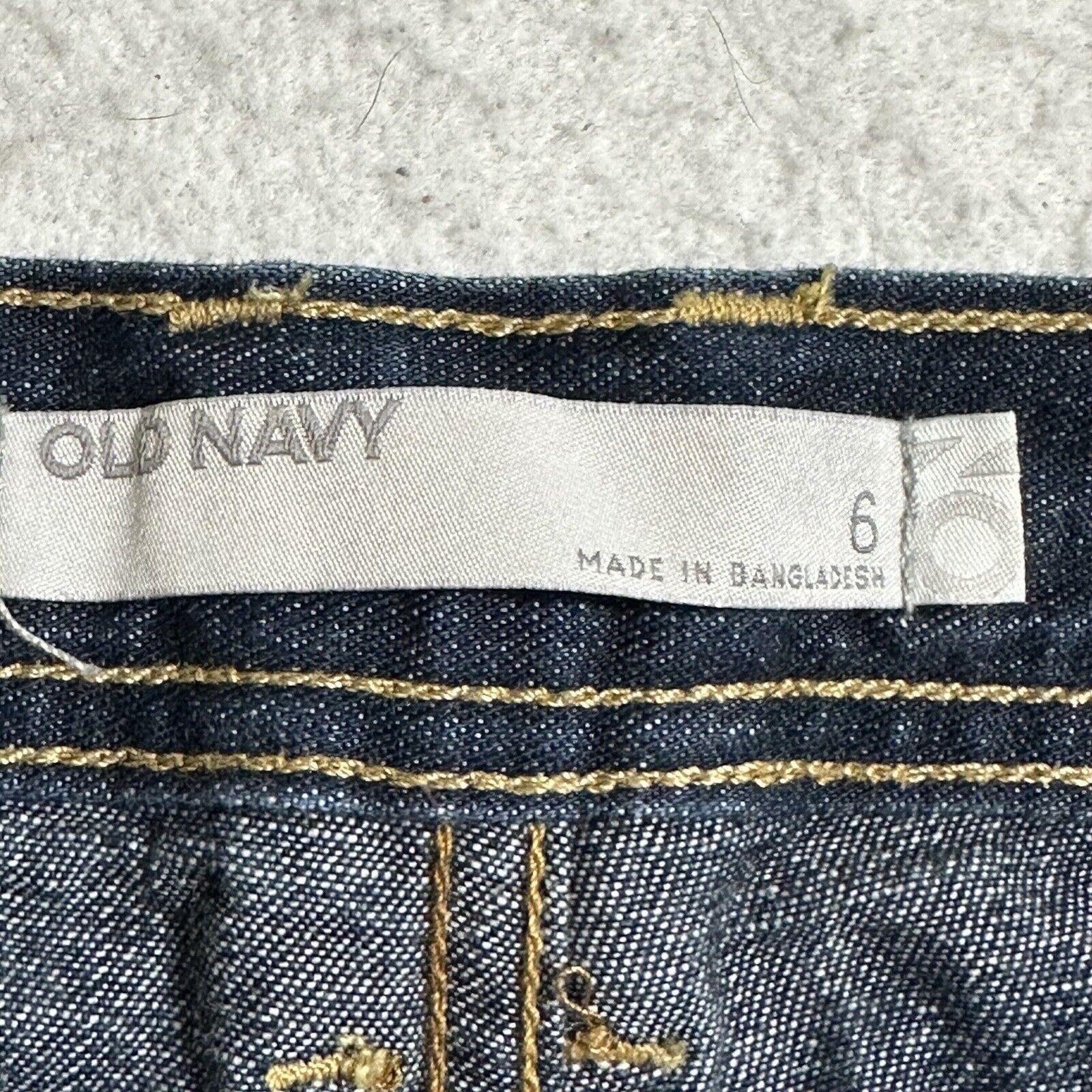 Old Navy Old Navy 6 Mid Rise Jean Denim Shorts Navy Blue 2" Inseam Size 28" / US 6 / IT 42 - 5 Thumbnail