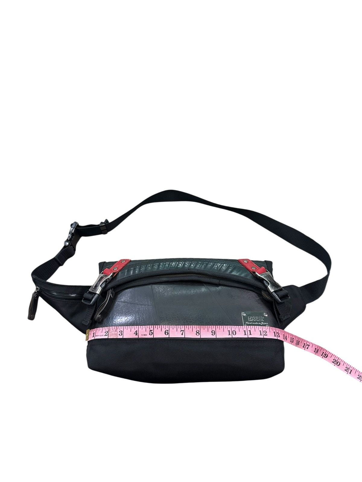 Japanese Brand SEAL HAND MADE JAPAN FROM TIRE TUBE WAIST BAG Size ONE SIZE - 17 Thumbnail