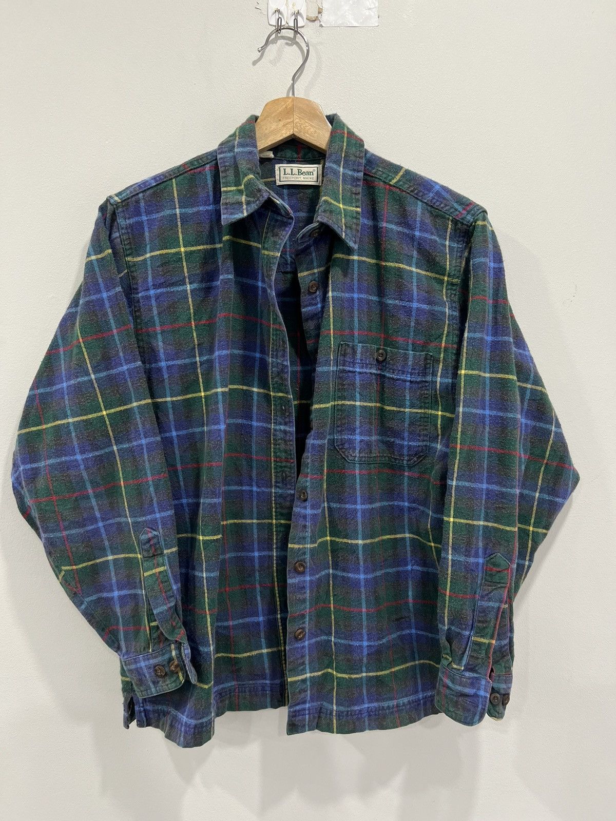 Vintage Vintage Womens LL Bean Plaid Flannel Button Up Shirt M Size US M / EU 48-50 / 2 - 1 Thumbnail