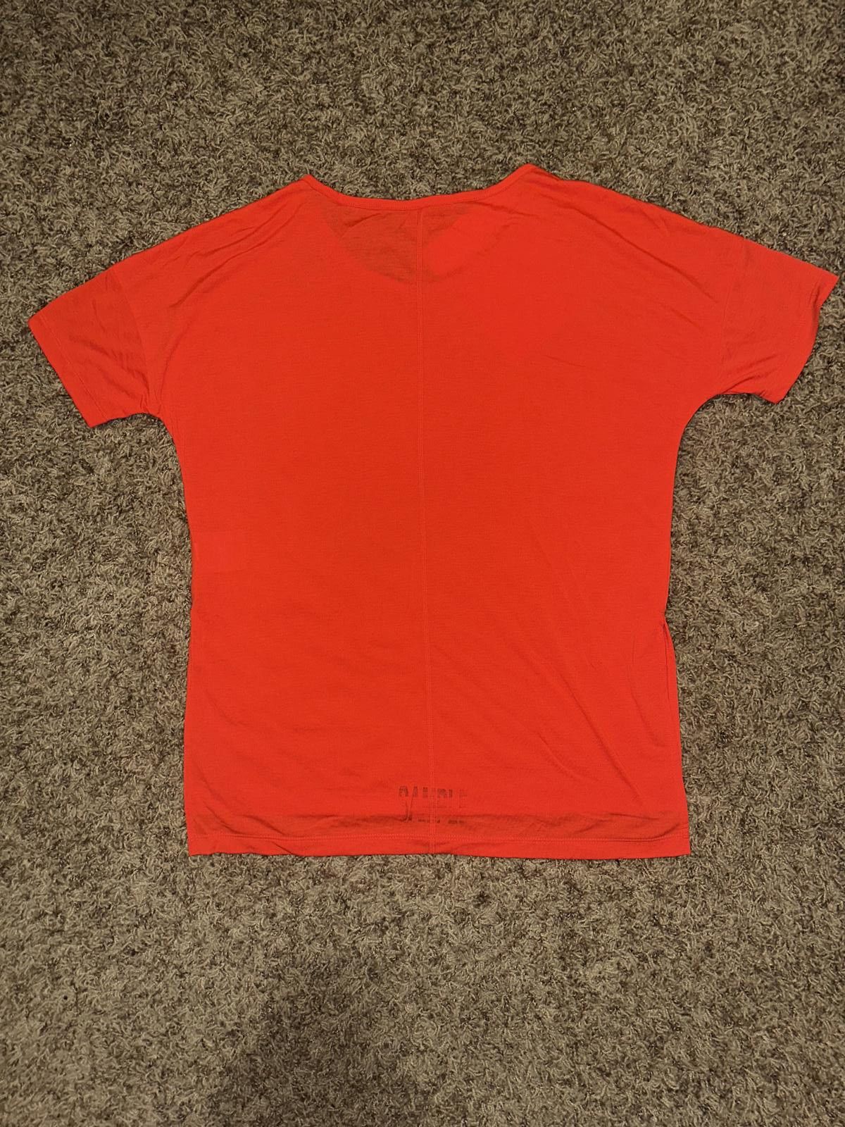 Nike Nike Women's Yoga Short-Sleeve Top Sample Size S / US 4 / IT 40 - 3 Thumbnail