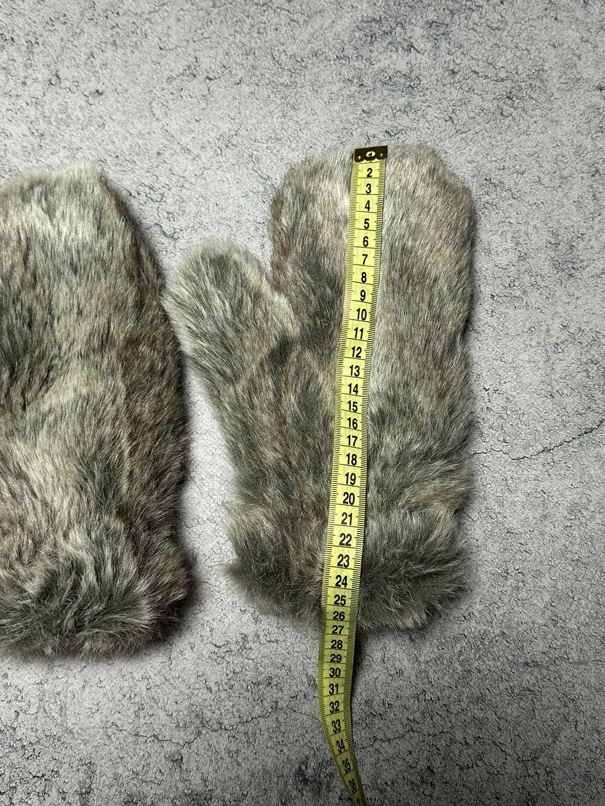 If Six Was Nine Vintage Y2K Fuzzy Faux Fur Gloves Size ONE SIZE - 6 Thumbnail