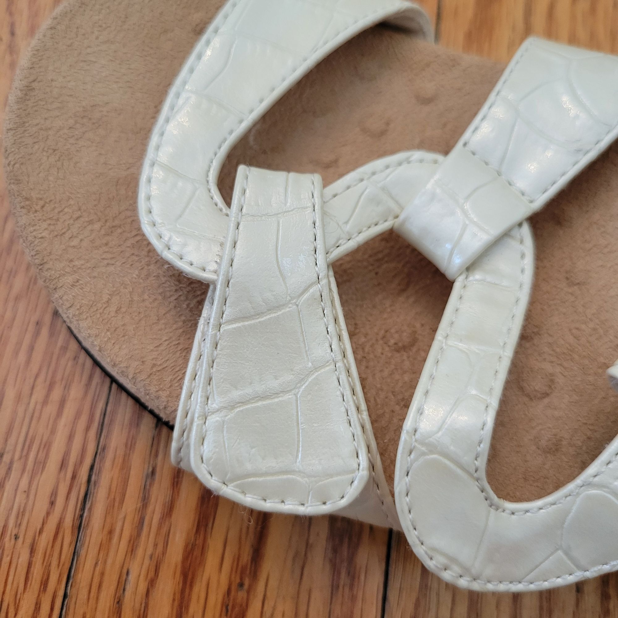 Vionic Vionic Cream Crocodile Embossed Open Toe Sandals 6 PAROS Bac Size US 6 / IT 36 - 9 Thumbnail