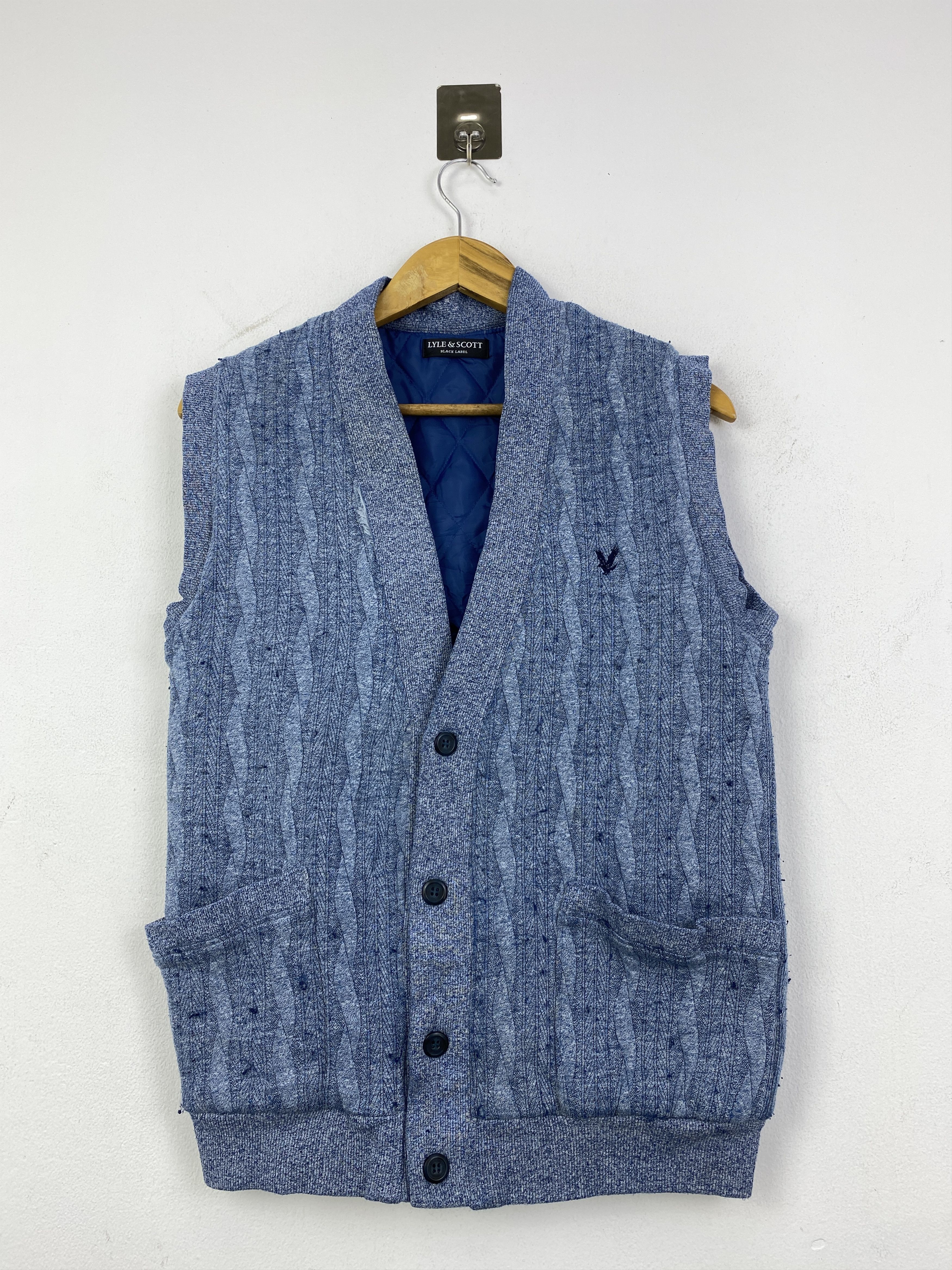 Lyle & Scott Vintage Lyle & Scott Knitted V-neck Vest JA0243 Size US S / EU 44-46 / 1 - 1 Thumbnail