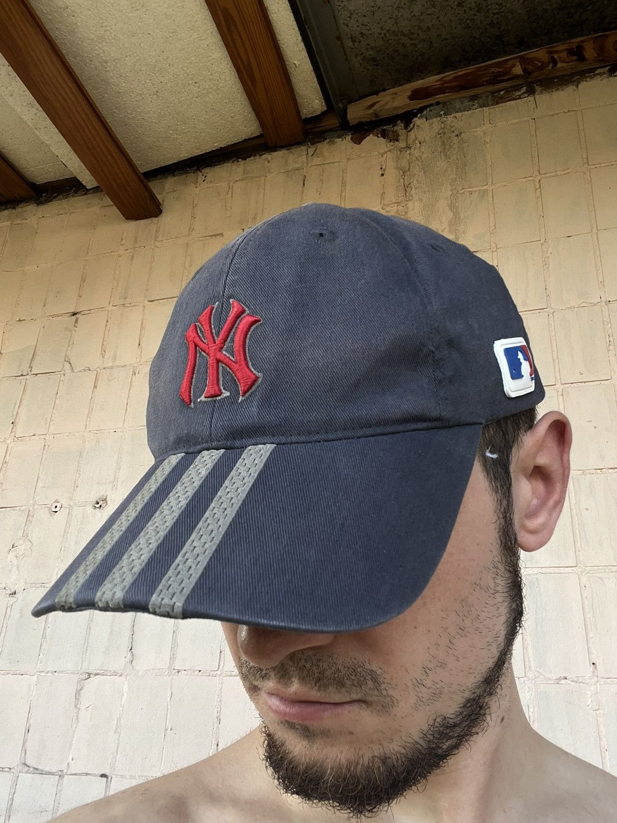 Adidas × Vintage Vintage Adidas Yankees Y2K Cap Central Logo Cap Size ONE SIZE - 23 Thumbnail