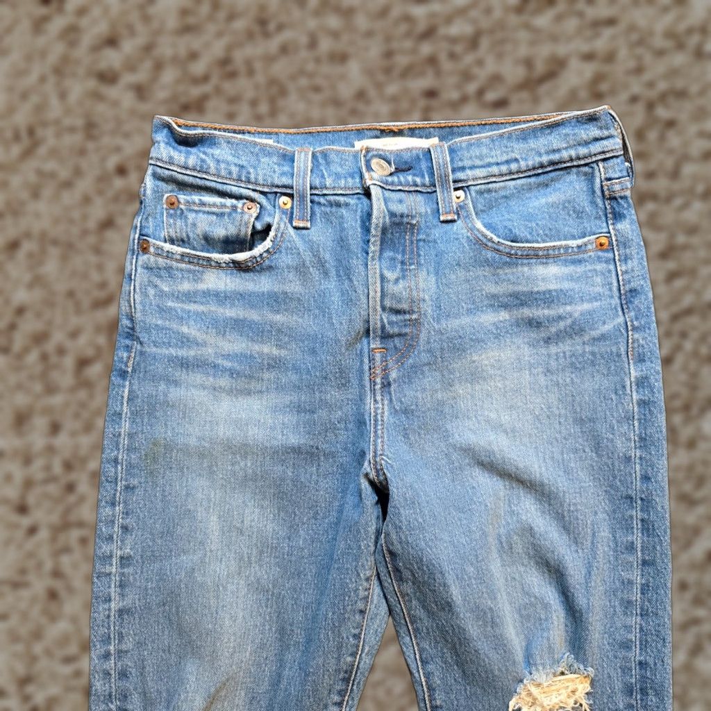 Levi's VINTAGE Levi's Jeans Women Size 26 Blue Button Fly Denim Wedgie Fit Distressed Capsule Tapered 5-Pocket Style Retro Mens? Wait no gender. Size 26" / US 2 / IT 38 - 1 Thumbnail