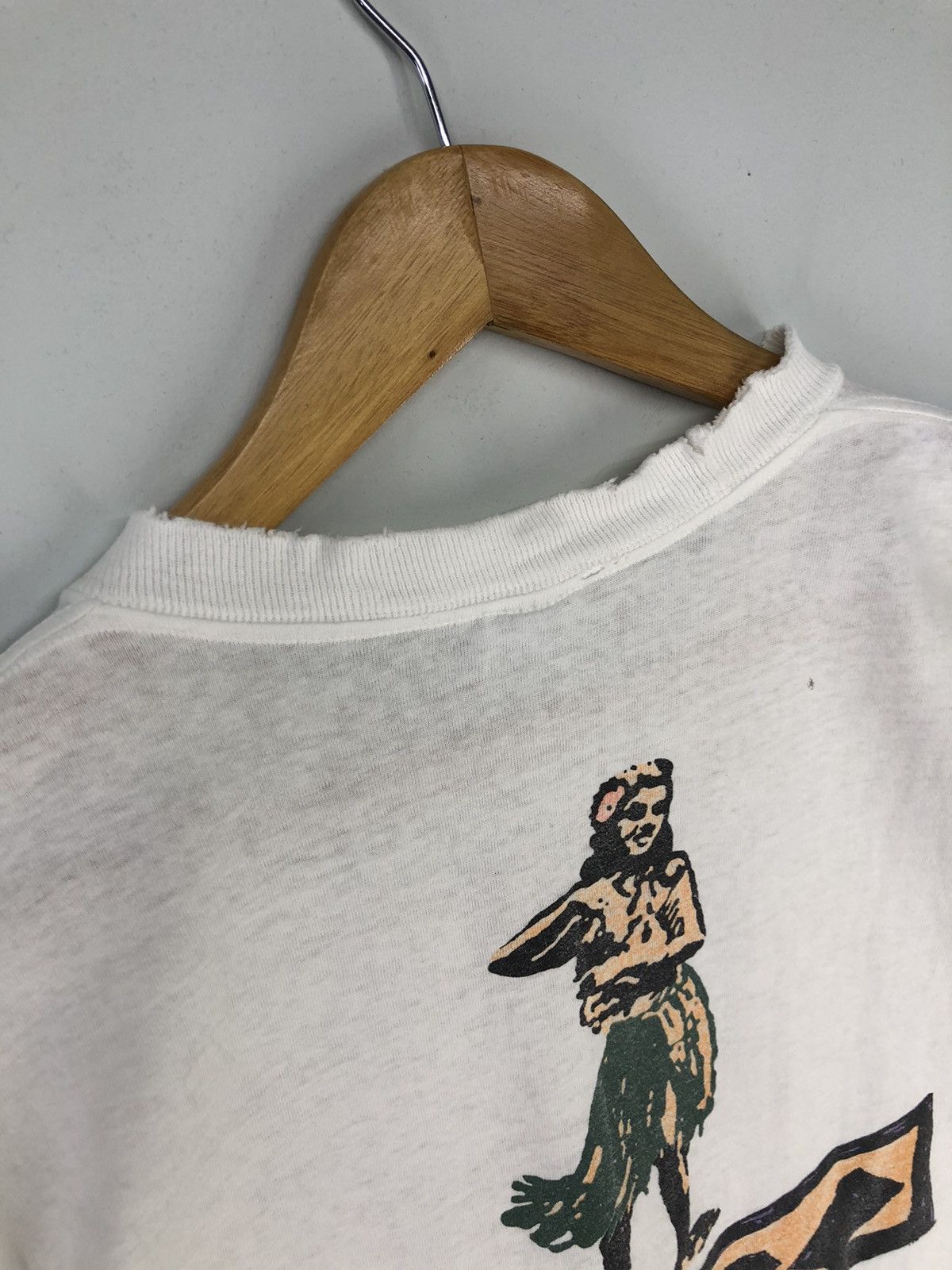 Quiksilver Vintage Quiksilver Center Logo Backhit Distressed Tshirt Size US M / EU 48-50 / 2 - 12 Thumbnail