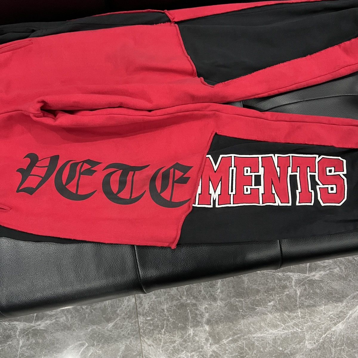 Vetements Vetements SS20 Devanagari Logo Asym Patchwork Jogger Pants Size US 30 / EU 46 - 5 Thumbnail