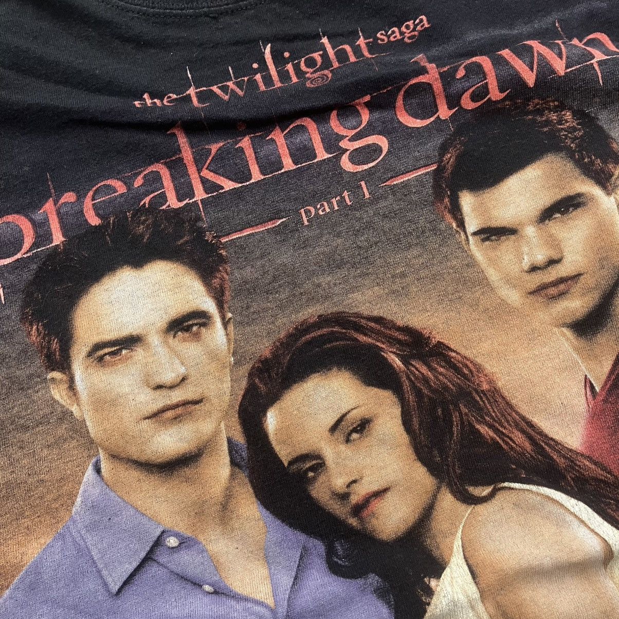 Vintage Twilight breaking dawn part 1 original promo shirt Size US L / EU 52-54 / 3 - 6 Thumbnail