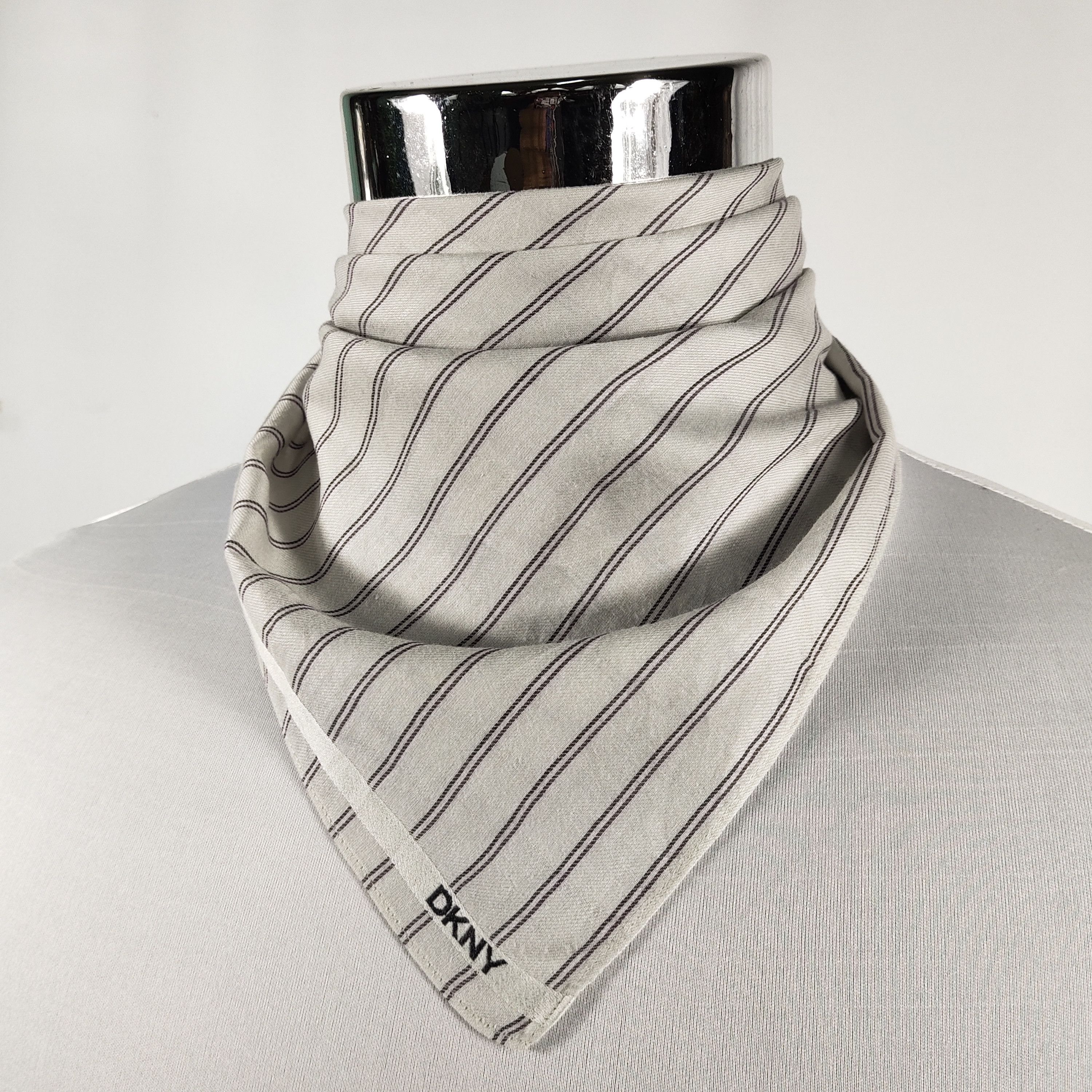 DKNY × Vintage DKNY Handkerchief / Neckerchief / Bandana FZ652 Size ONE SIZE - 1 Thumbnail