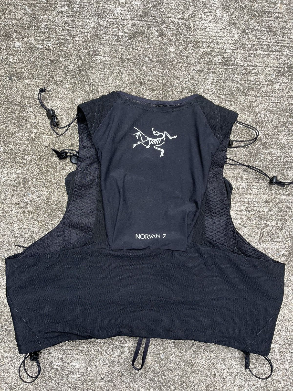 Vest ARC'TERYX 7 WS 黒 サイズM Norvan Vest ARC'TERYX 7 WS 黒 サイズM Norvan