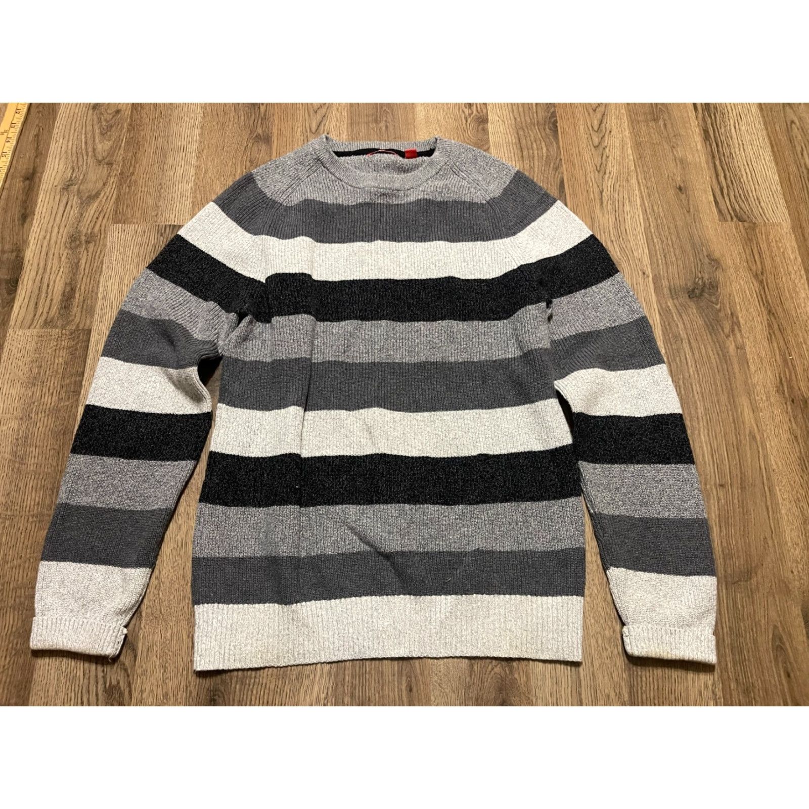 Izod IZOD Sweater Women's Size Medium Gray Black Striped Pullover Knit Size M / US 6-8 / IT 42-44 - 2 Thumbnail