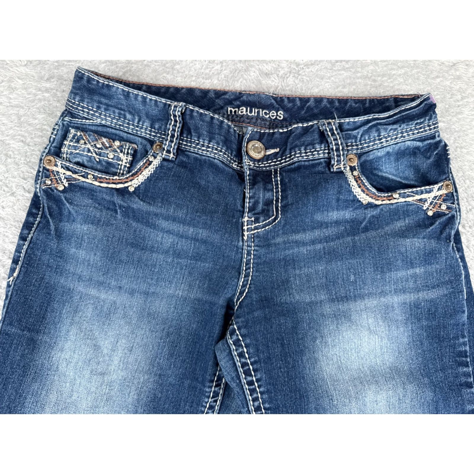 Vintage Maurices Jeans Womens Capri 28x23 Blue Denim Mid Rise 28 Regular Cotton Blend Embroidered Zipper 5-Pocket Cowboy Southwestern Designer Vintage No | 7 Size 28" / US 6 / IT 42 - 4 Thumbnail