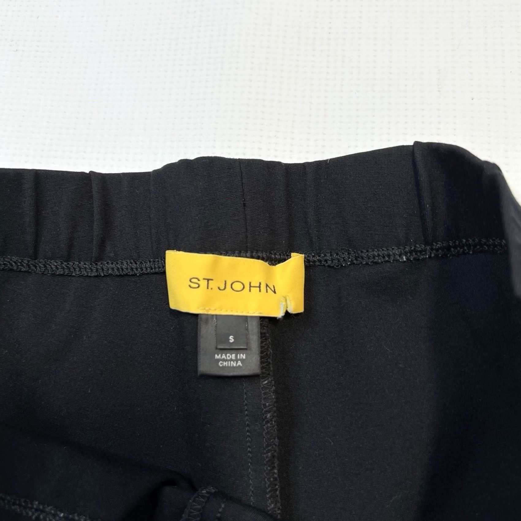 St. John VINTAGE St John Pants Womens Small Black Skinny Leg Pull On Dress Career Leather Trim Size 28" / US 6 / IT 42 - 7 Thumbnail